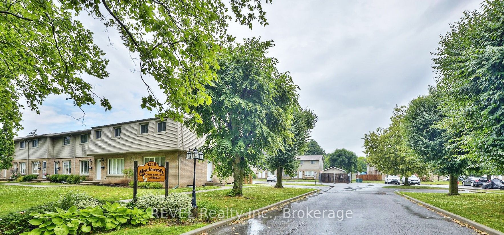 #1 - 4215 Meadowvale Drive Property Photo 1