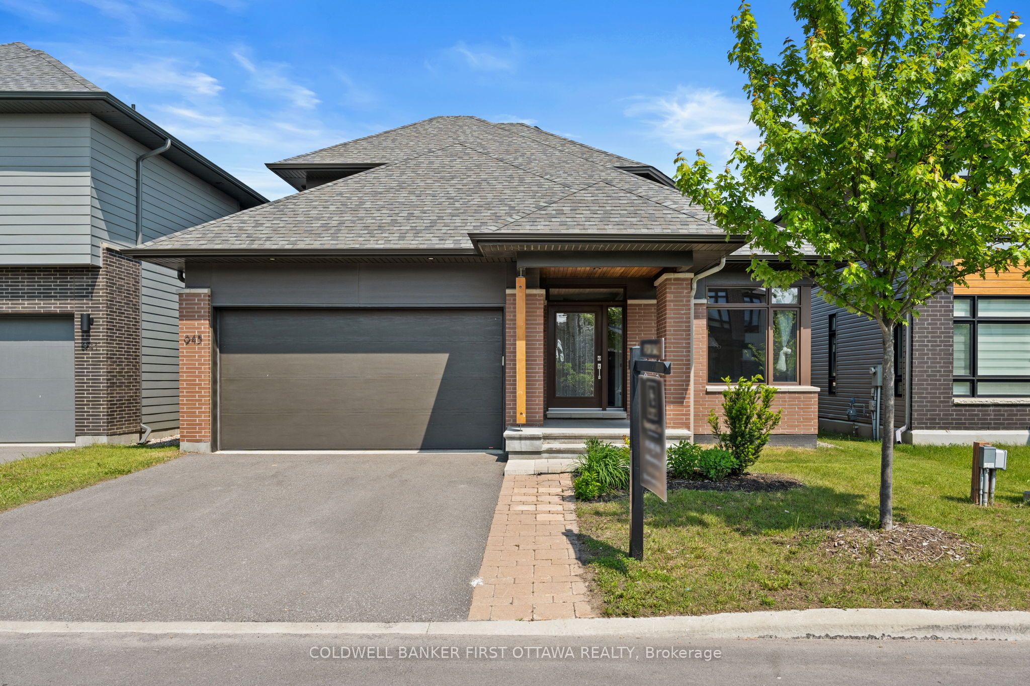 945 Islington Way Property Photo 1