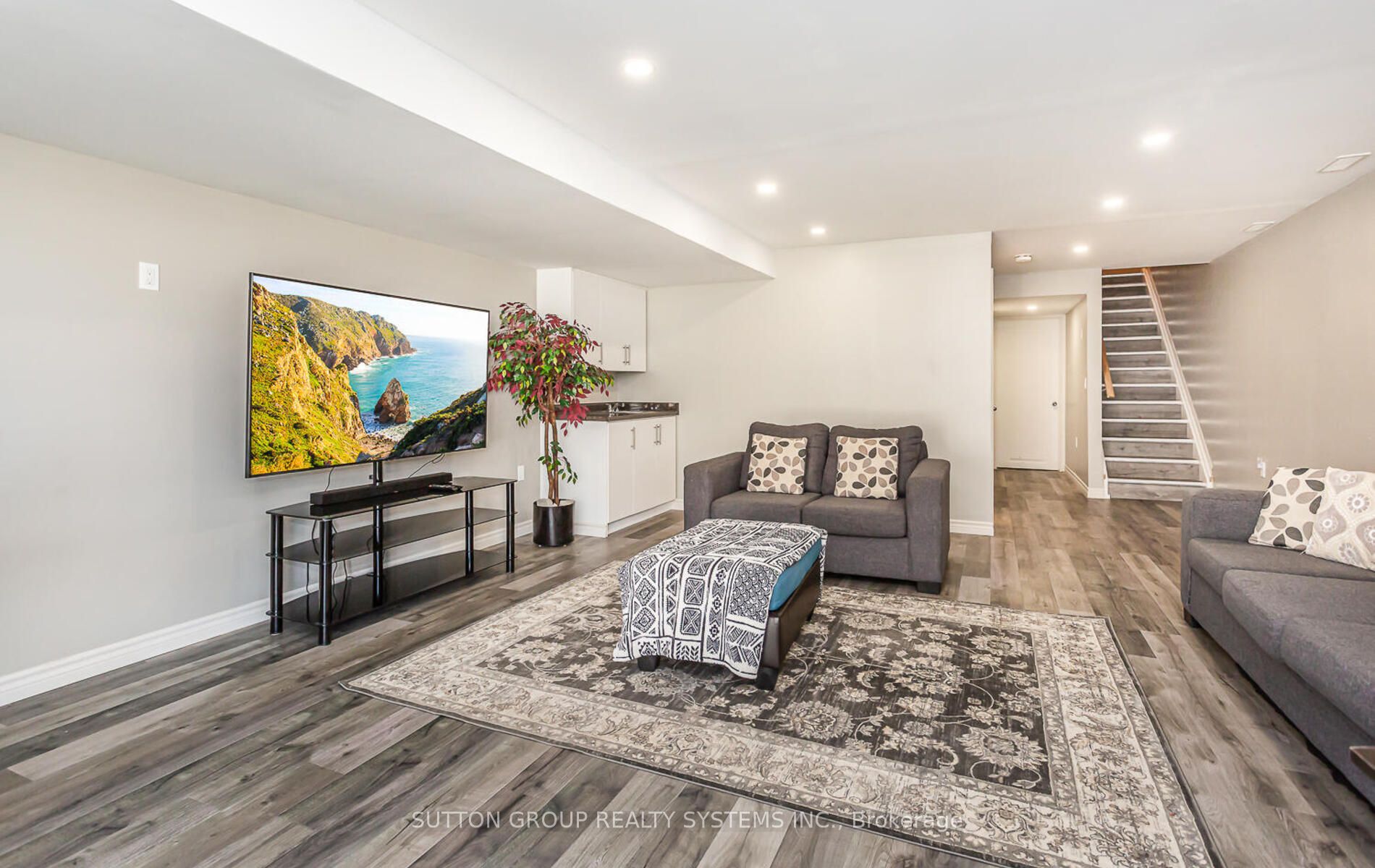 917 Robert Ferrie Drive Property Photo 31