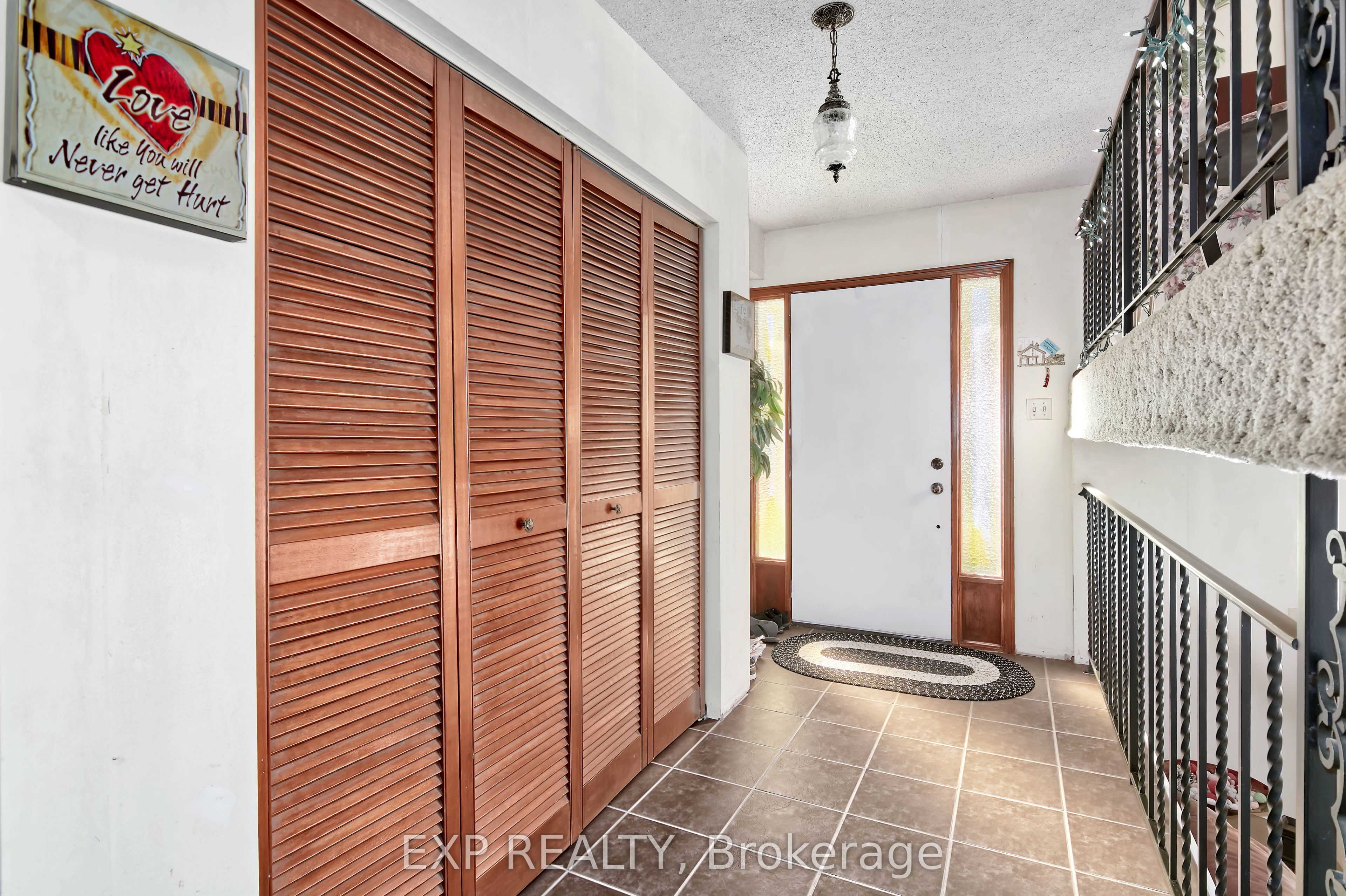 9995 Port Franks Estates Drive Property Photo 12