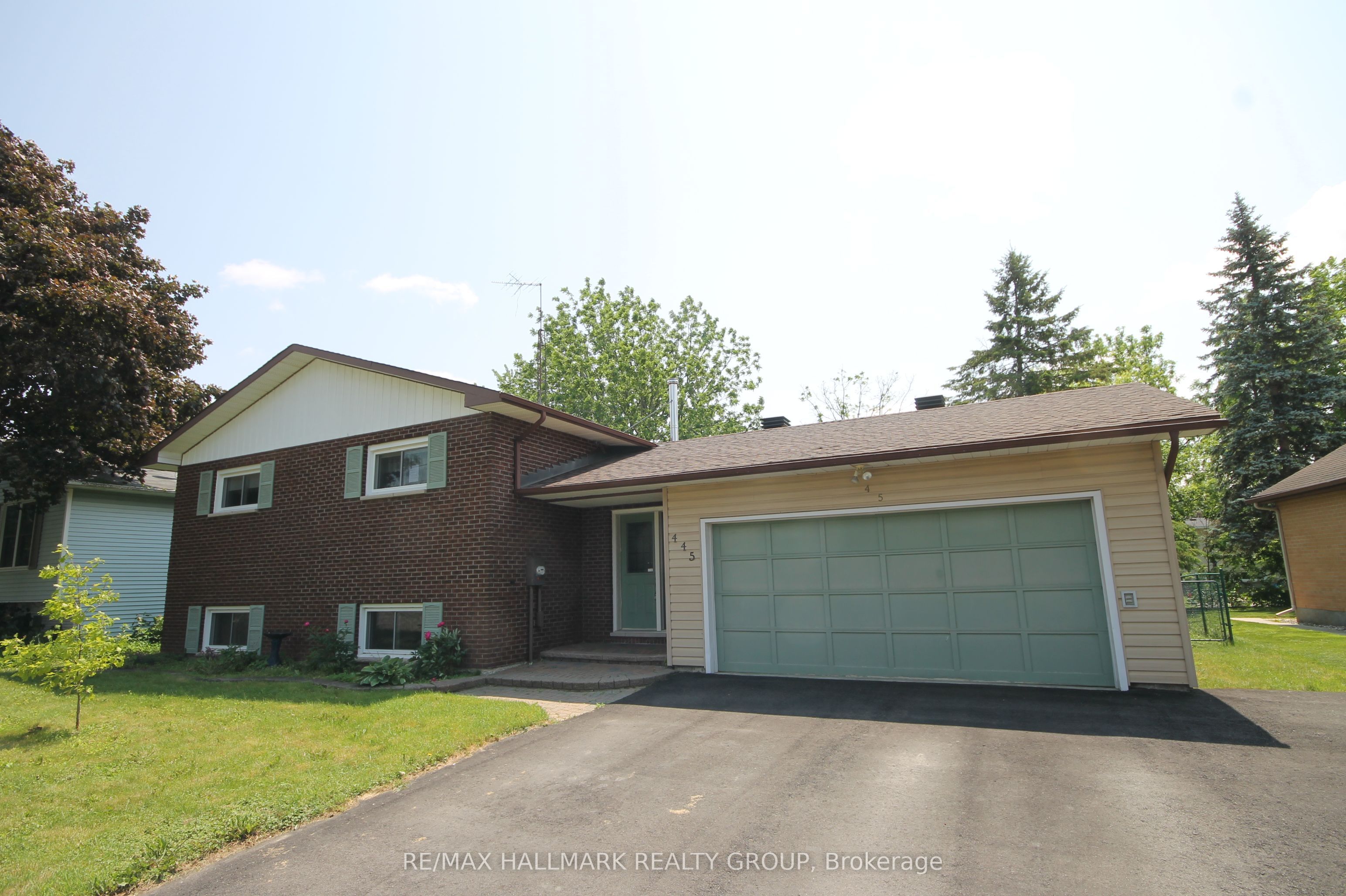 445 Victoria Street Property Photo 1