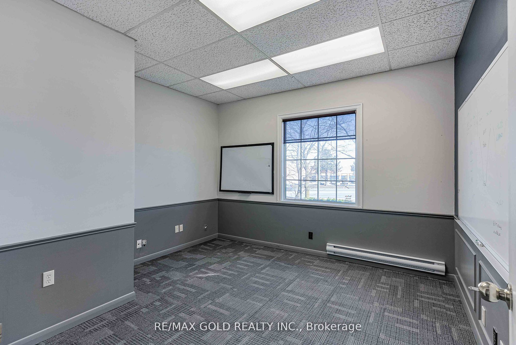 2109 Oxford Street E Property Photo 9
