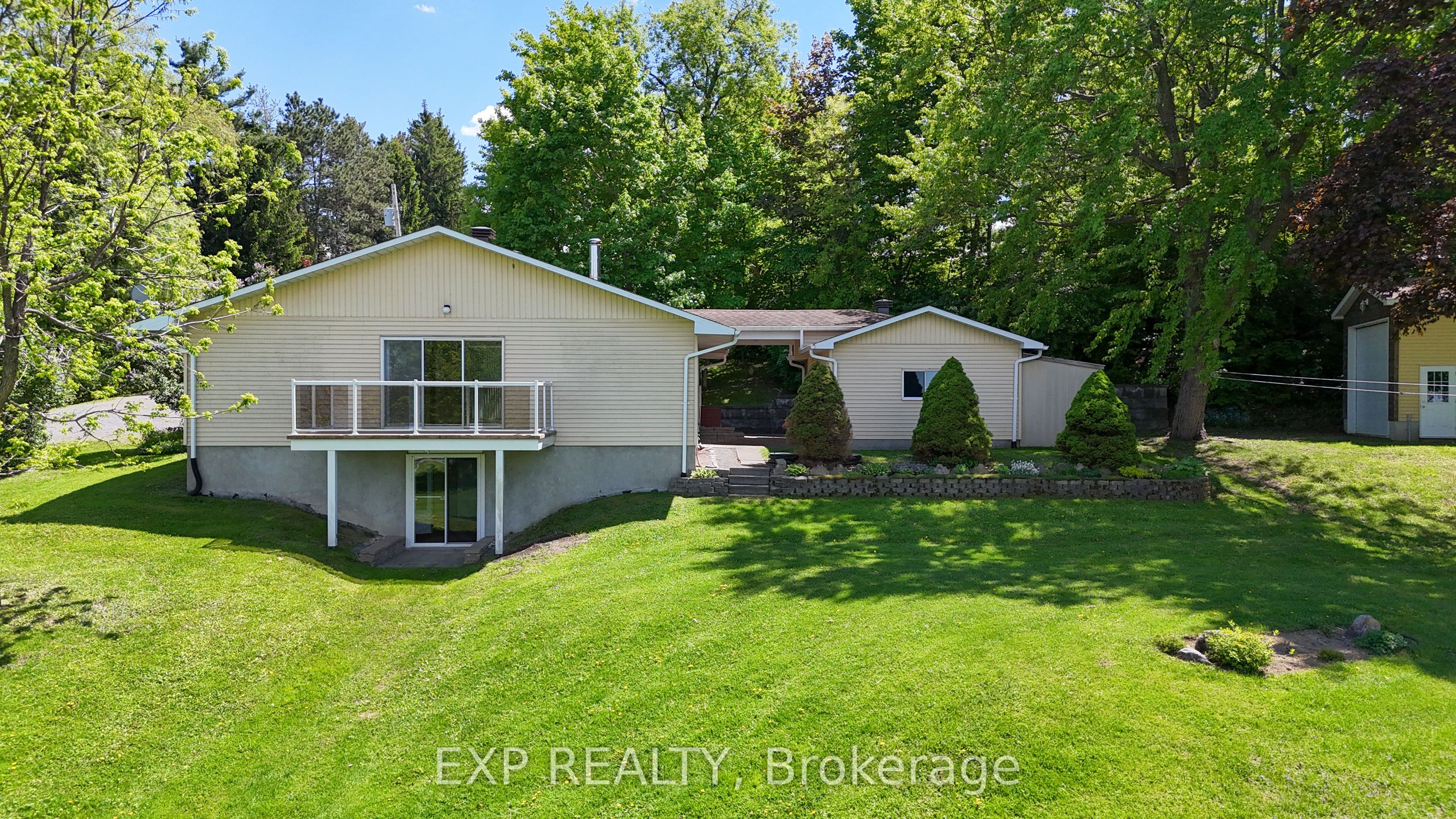 2577 Regional 174 Road Property Photo 1