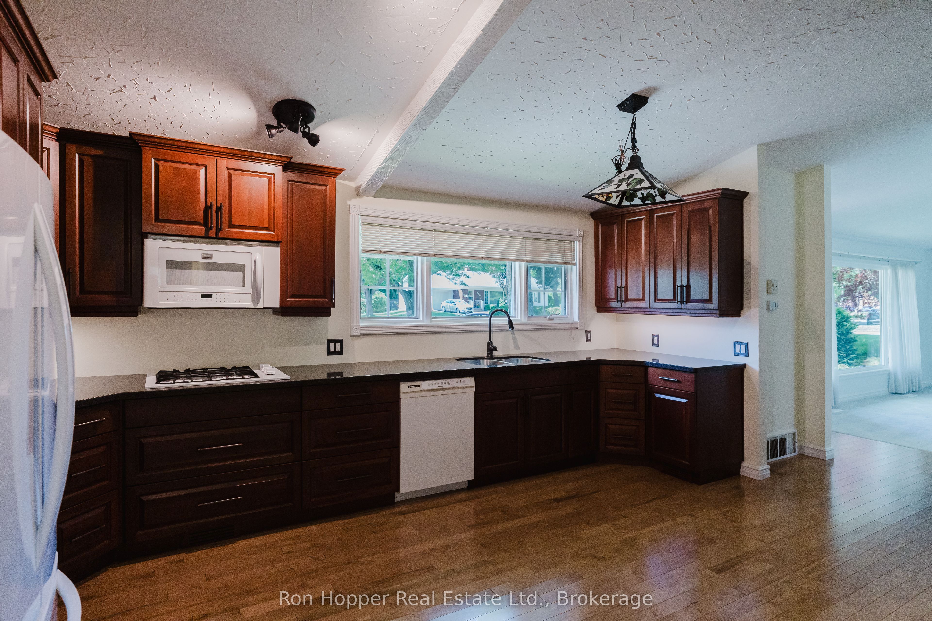 345 6th Avenue E Property Photo 4