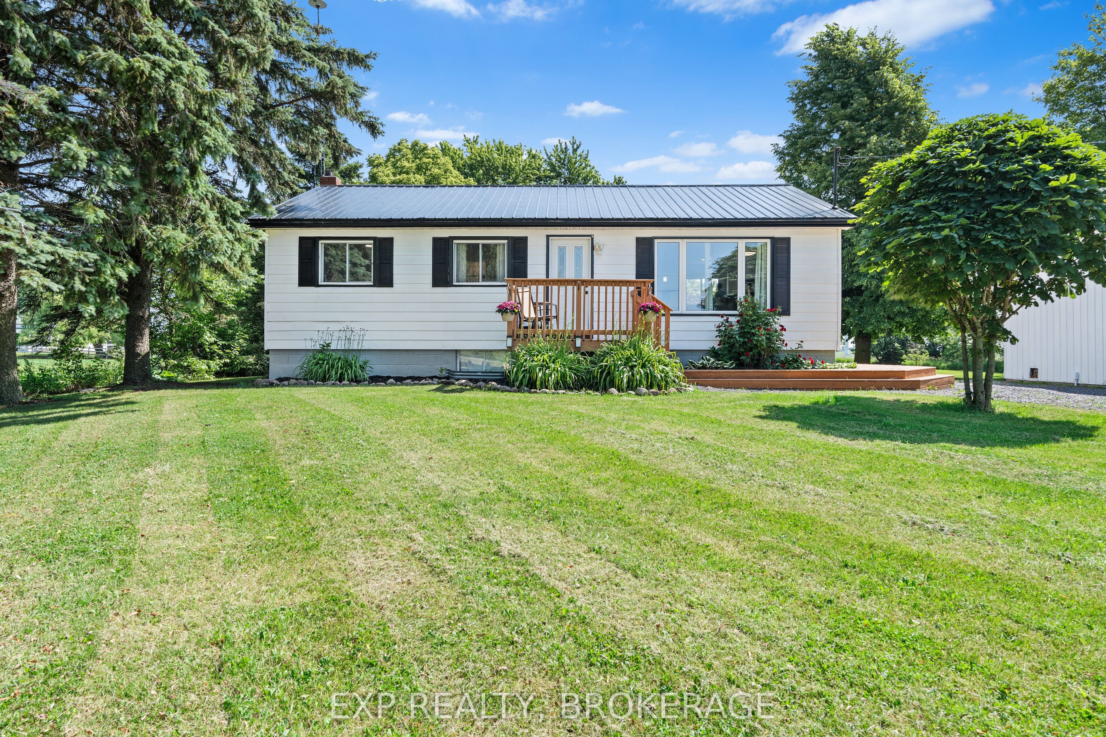 912 8th Line Road Property Photo 1
