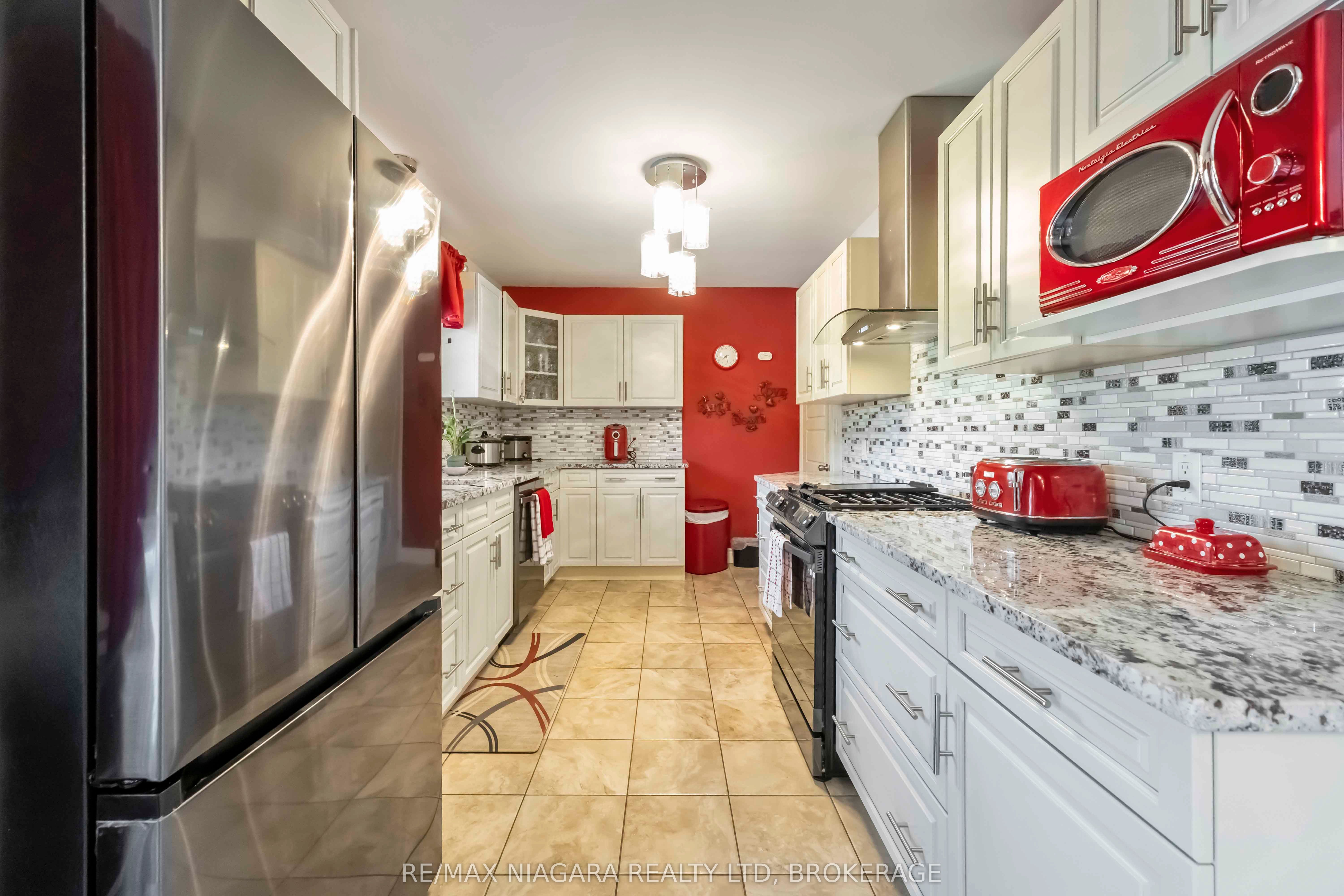 20 Armour Drive Property Photo 6