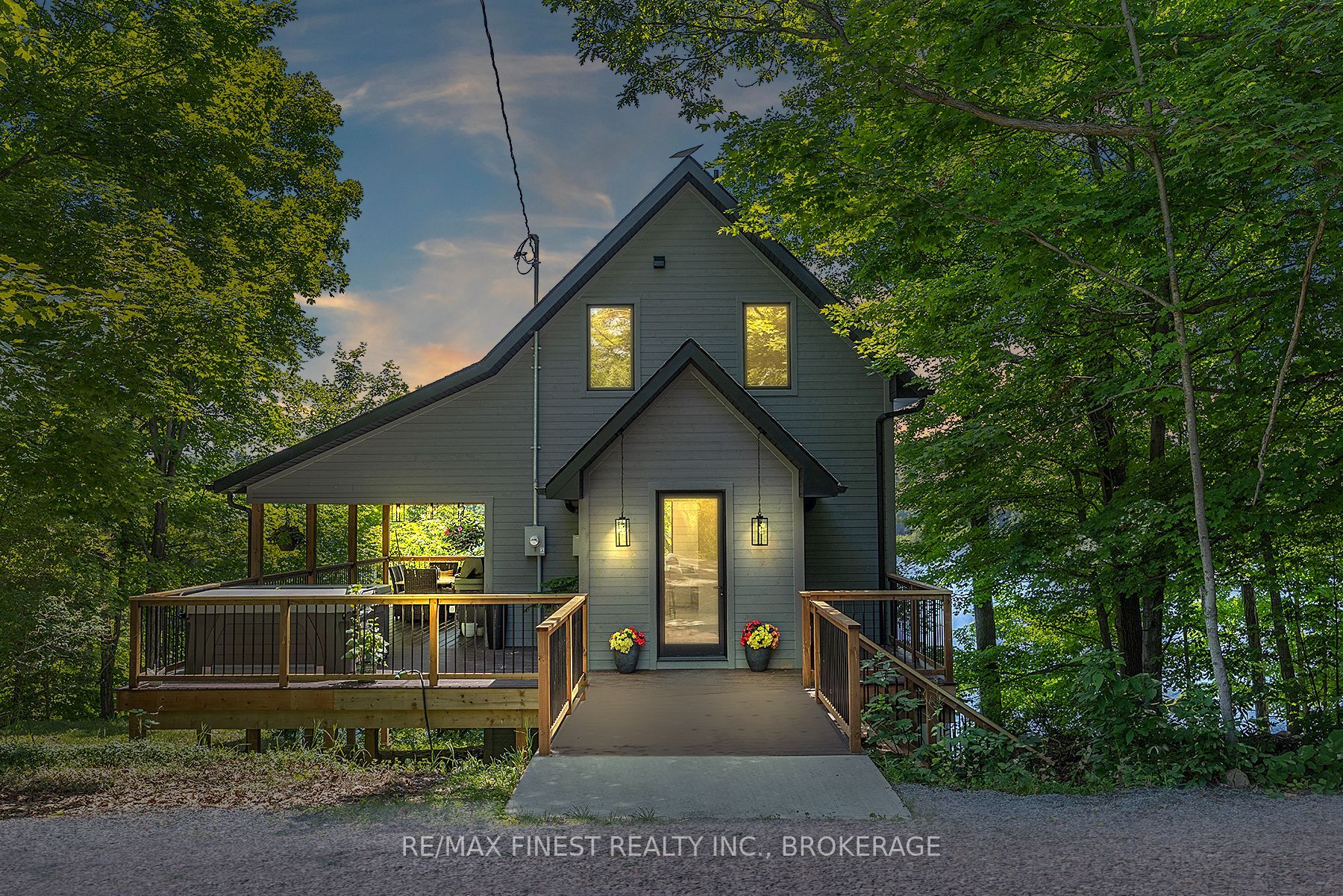1005 W Macdonald Lane Property Photo 1