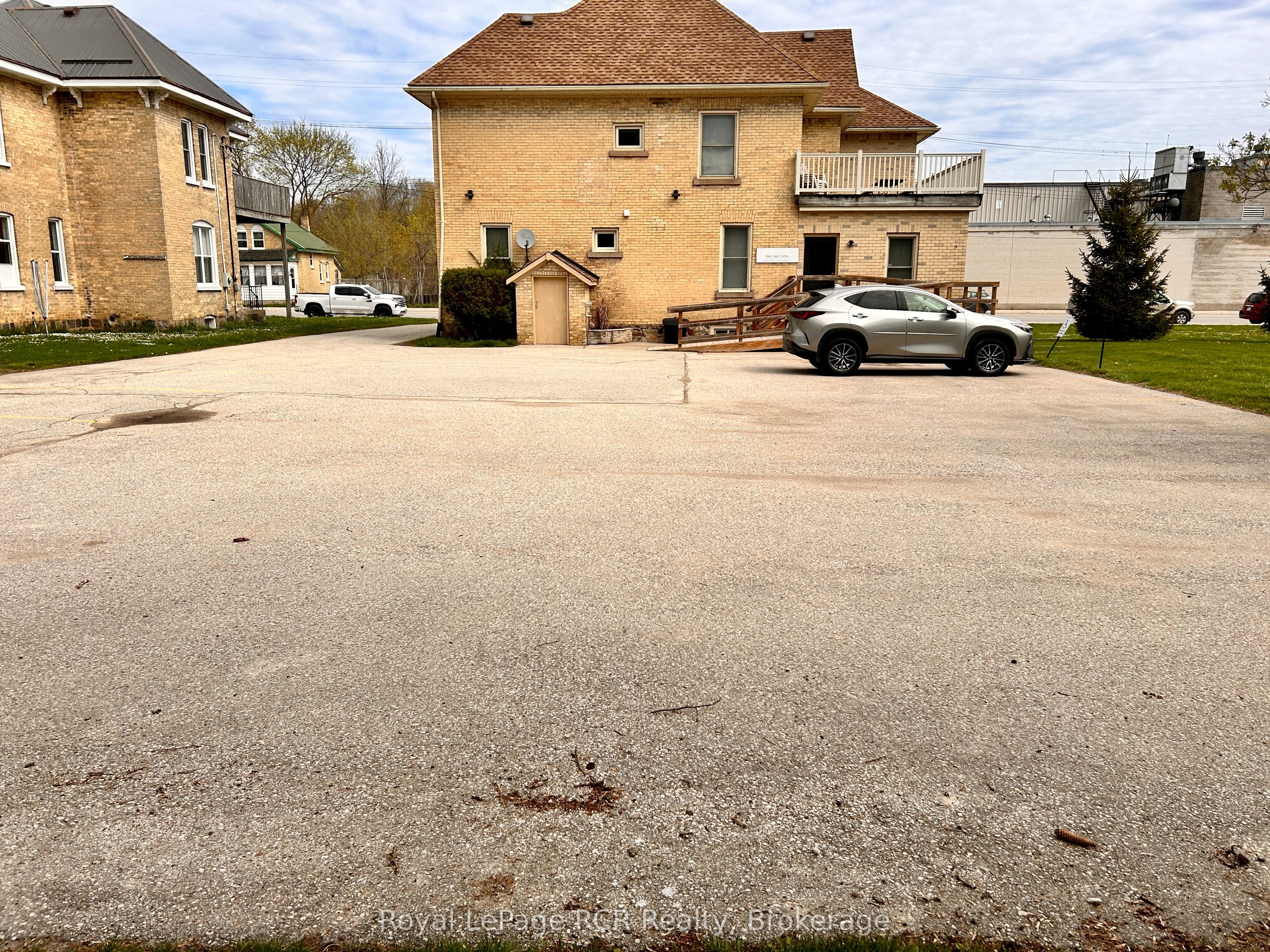 11 Durham Street E Property Photo 4