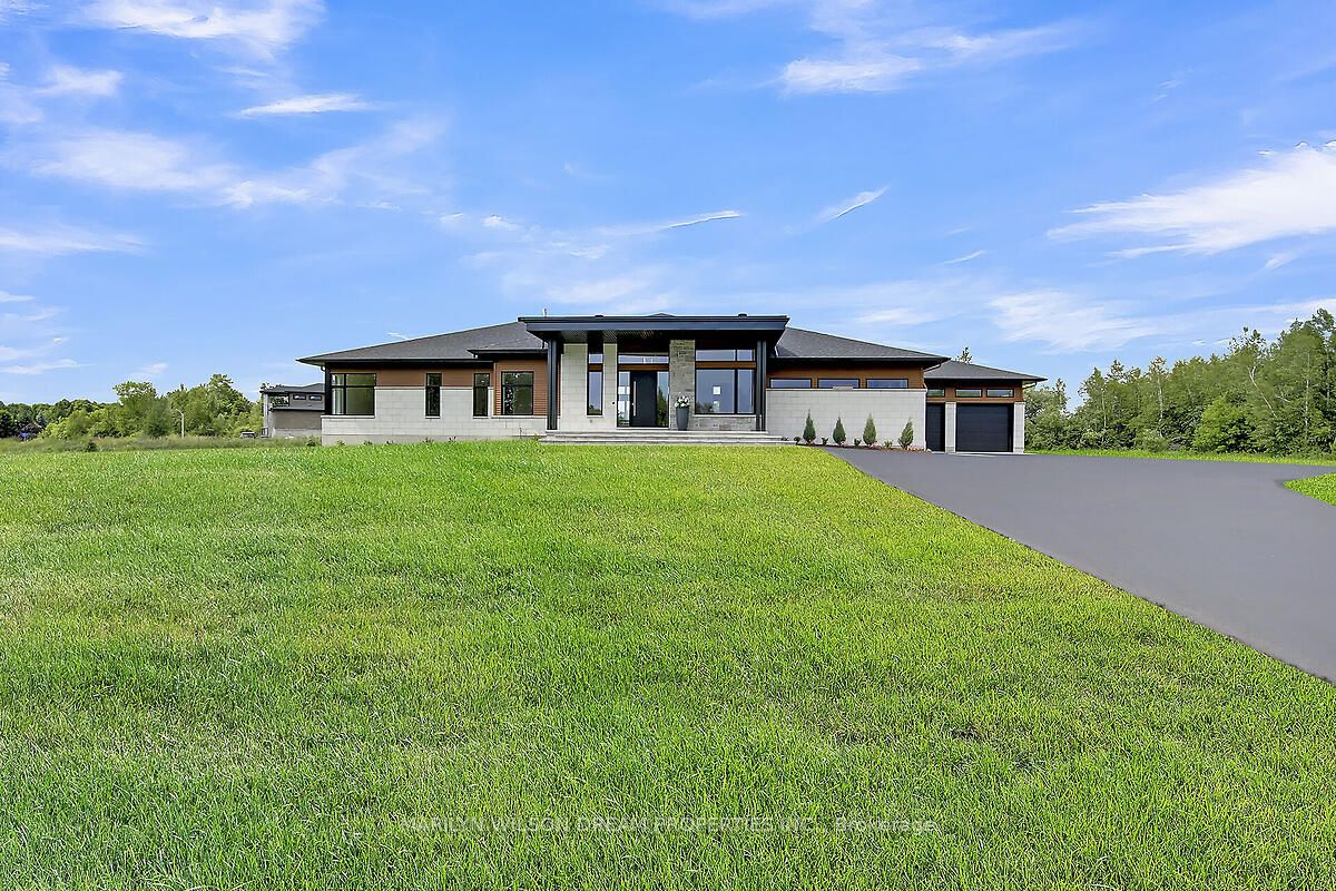 1070 Green Jacket Crescent Property Photo 1