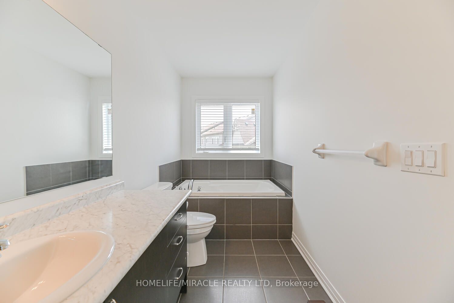 4047 Maitland Street Property Photo 35