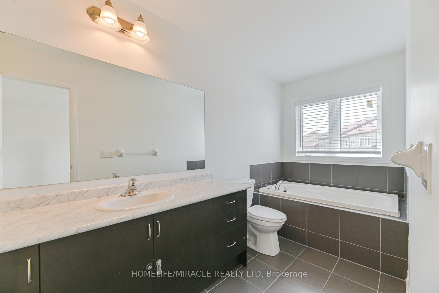4047 Maitland Street Property Photo 36