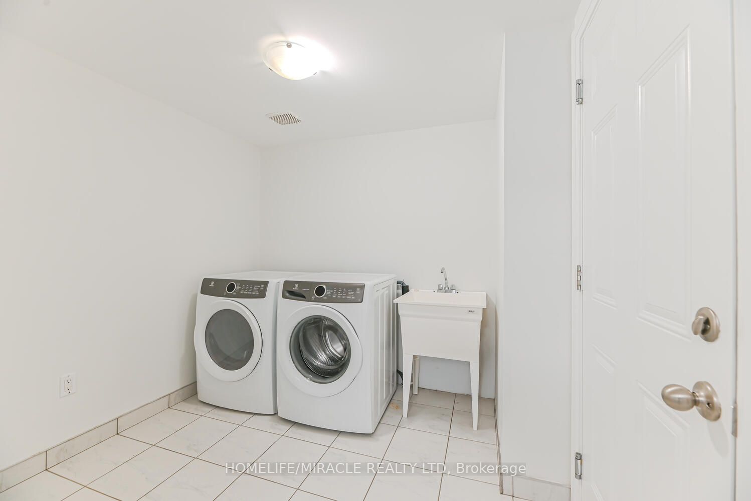 4047 Maitland Street Property Photo 40