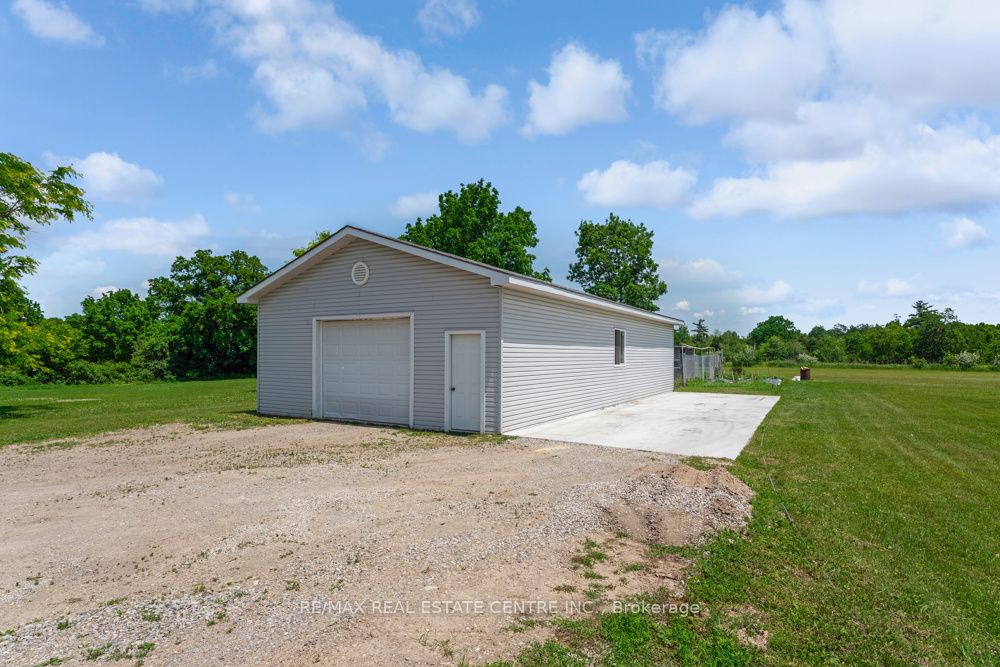 1753 Shellard Road Property Photo 8