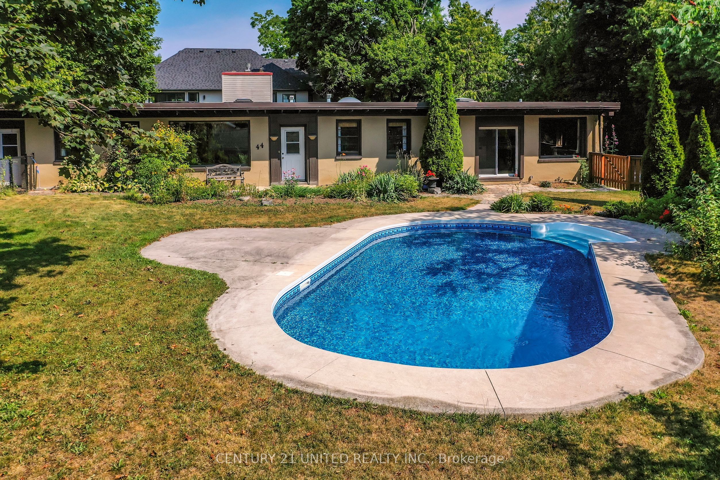 44 Moorecraig Road Property Photo 1