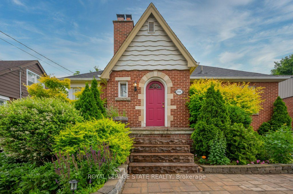 891 Garth Street Property Photo 1