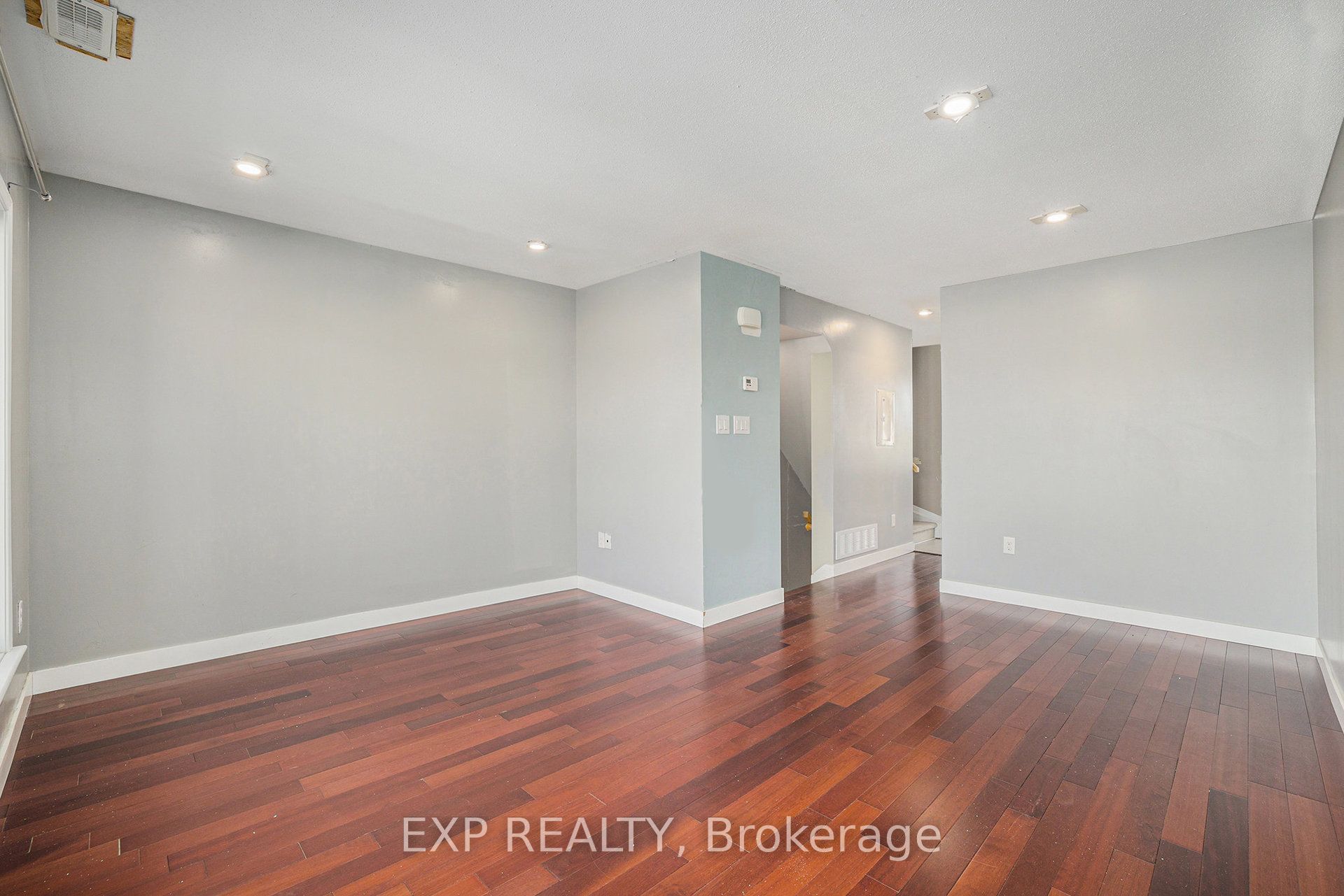 250 Shanly Private Property Photo 4