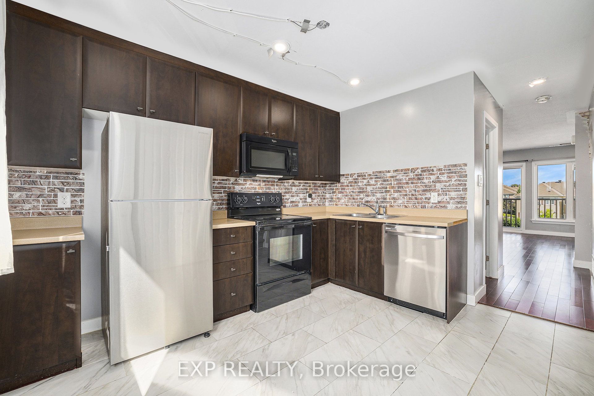 250 Shanly Private Property Photo 7