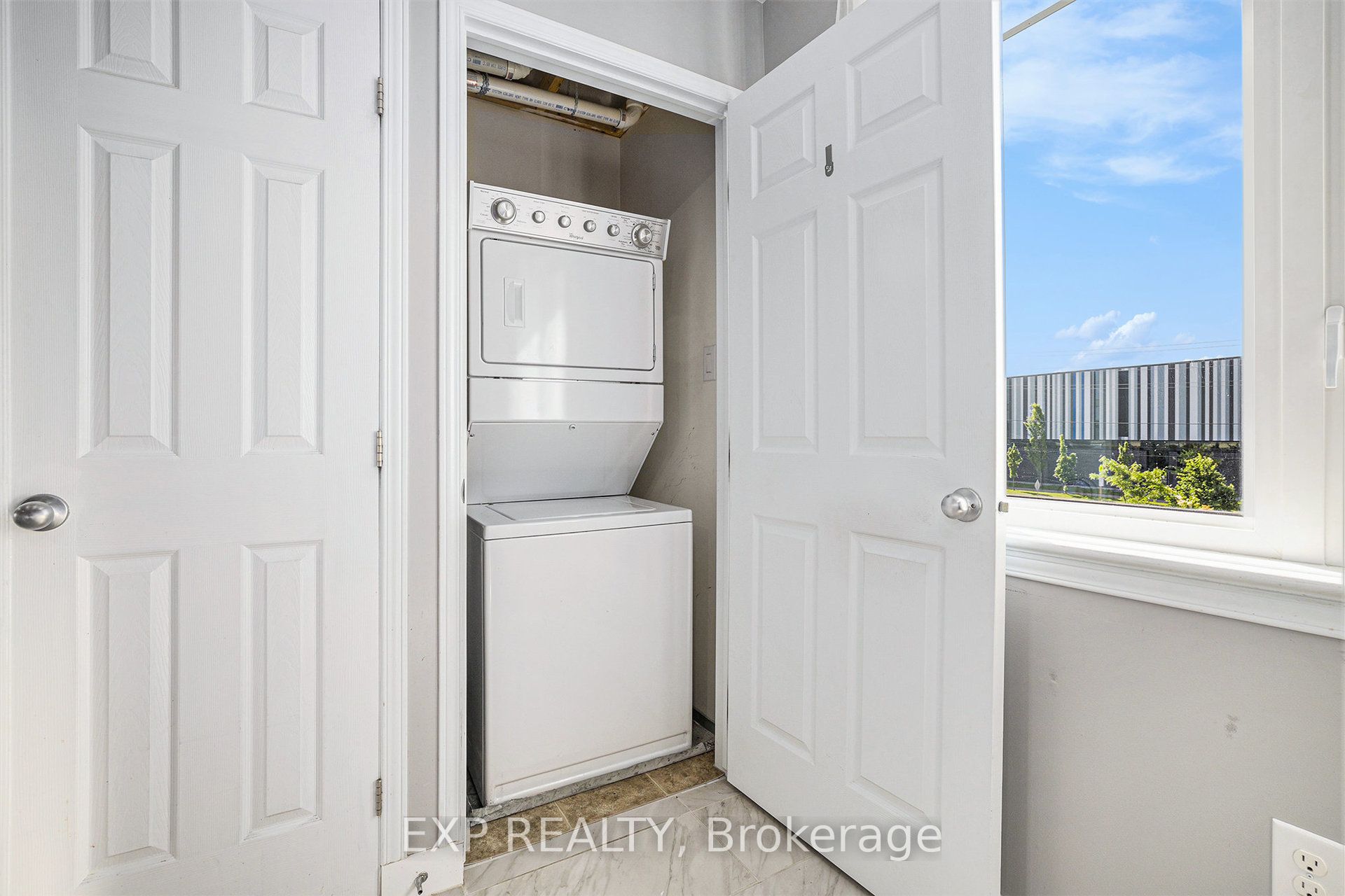 250 Shanly Private Property Photo 10