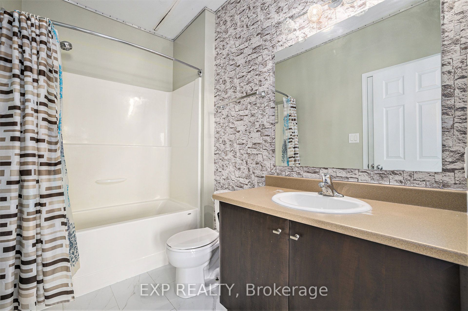 250 Shanly Private Property Photo 14