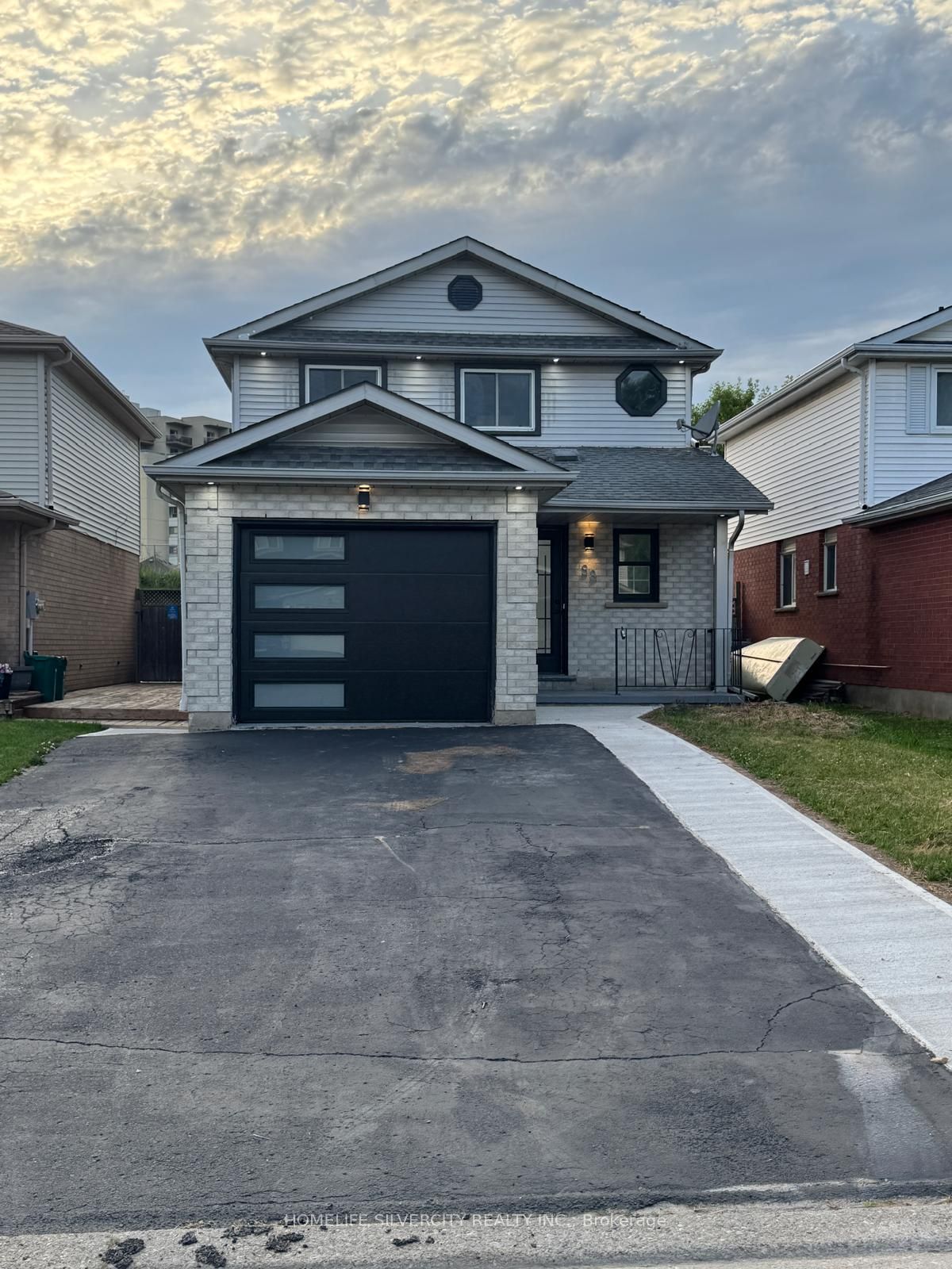 98 Steeles Crescent Property Photo 1