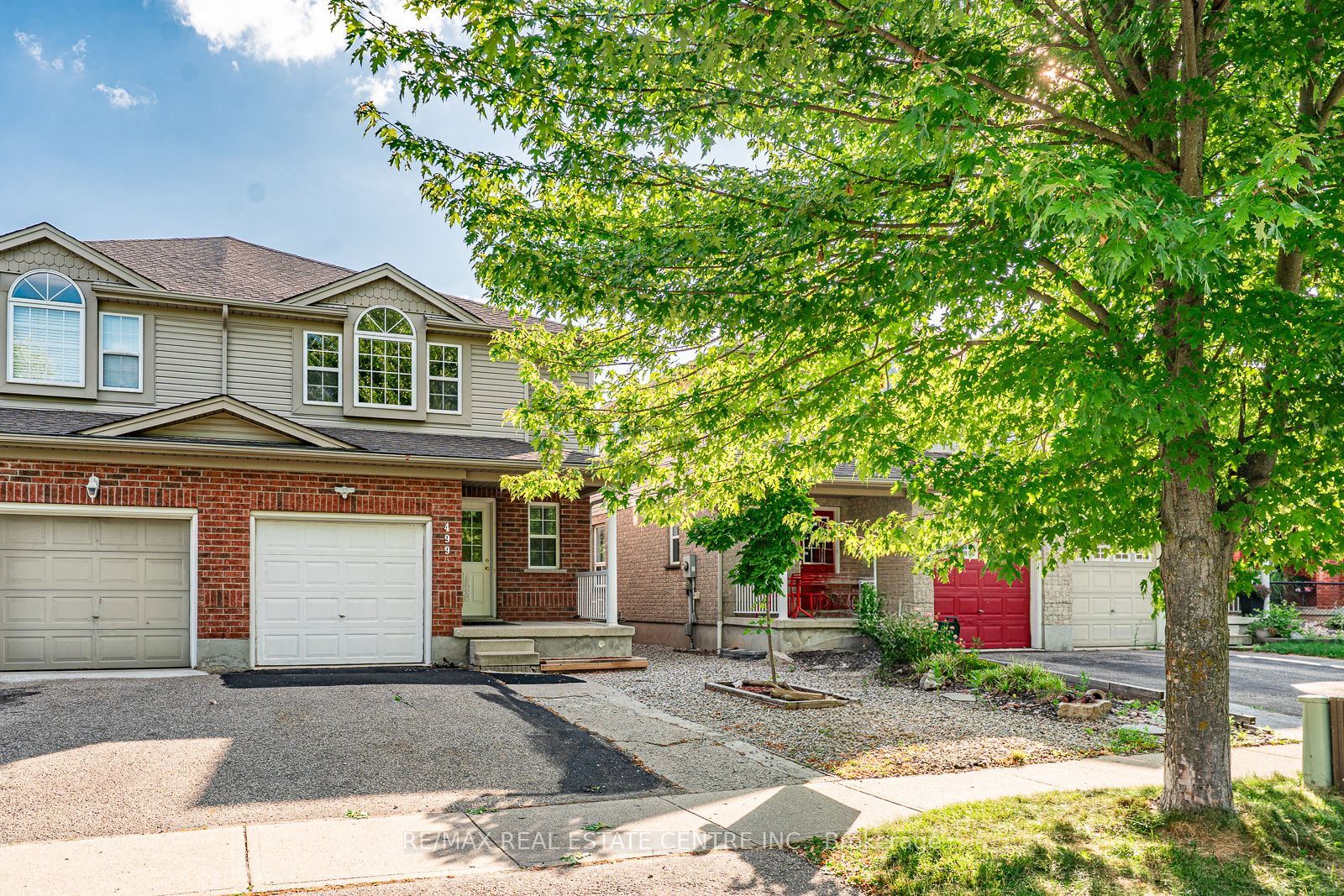 499 Dansbury Drive Property Photo 1