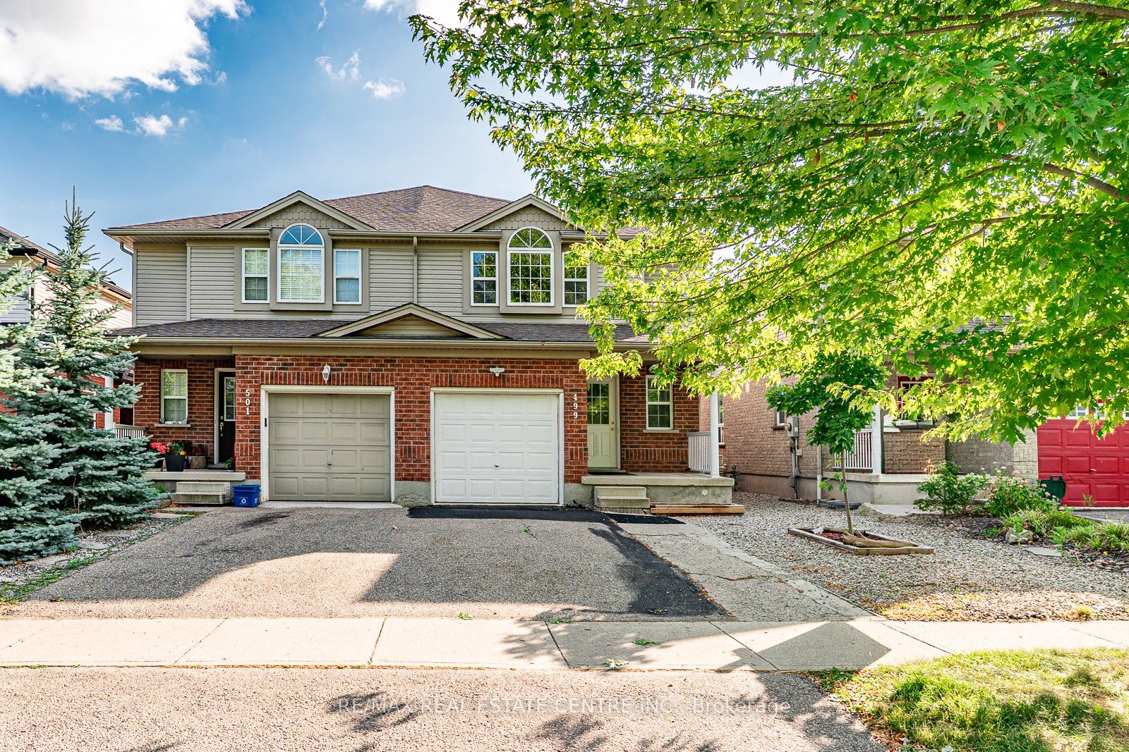 499 Dansbury Drive Property Photo 2