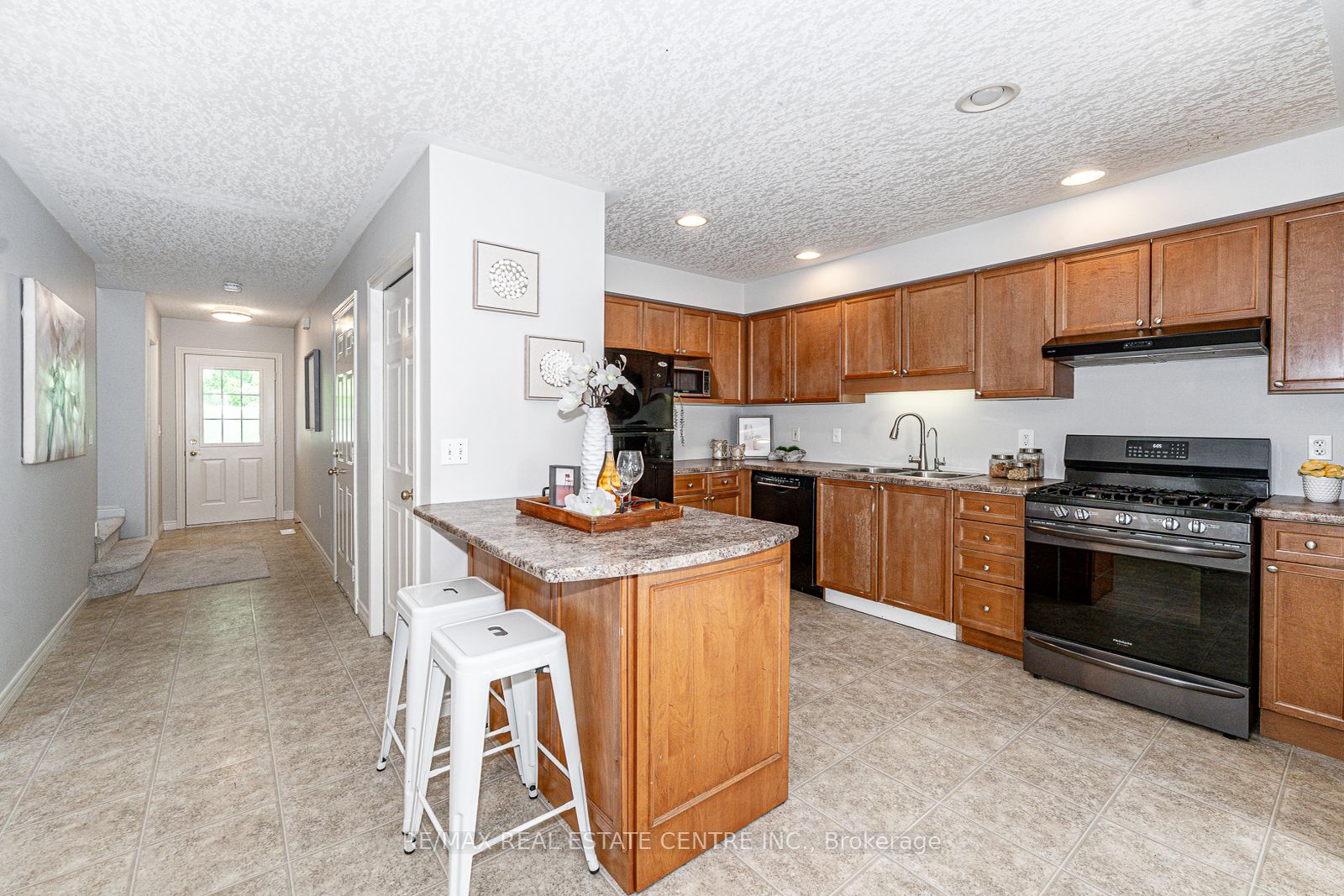 499 Dansbury Drive Property Photo 13