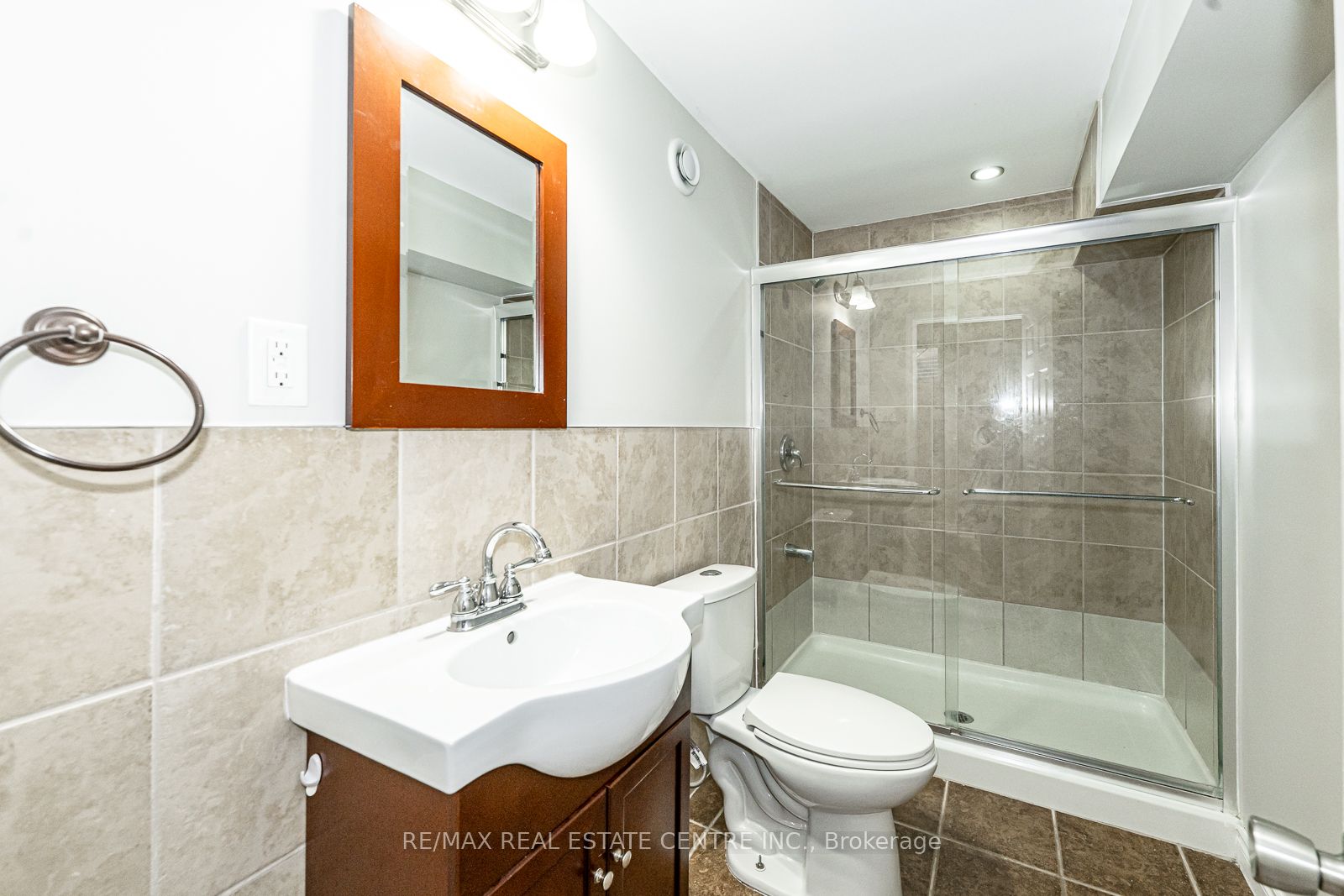 499 Dansbury Drive Property Photo 28