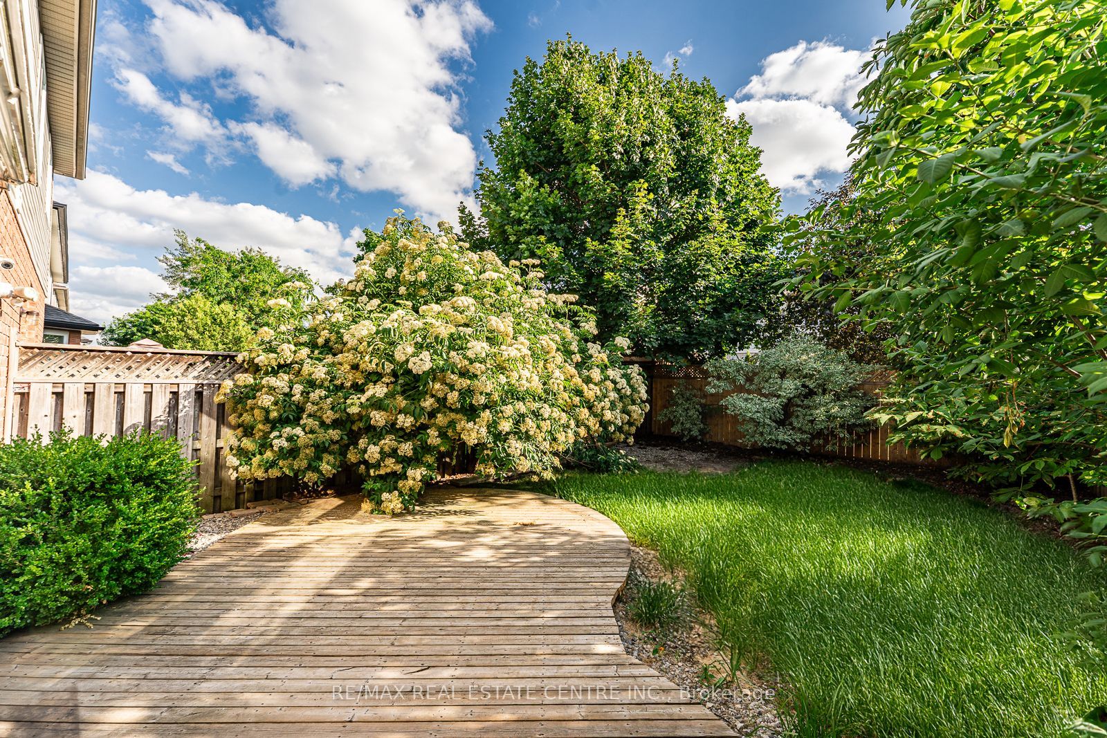 499 Dansbury Drive Property Photo 32