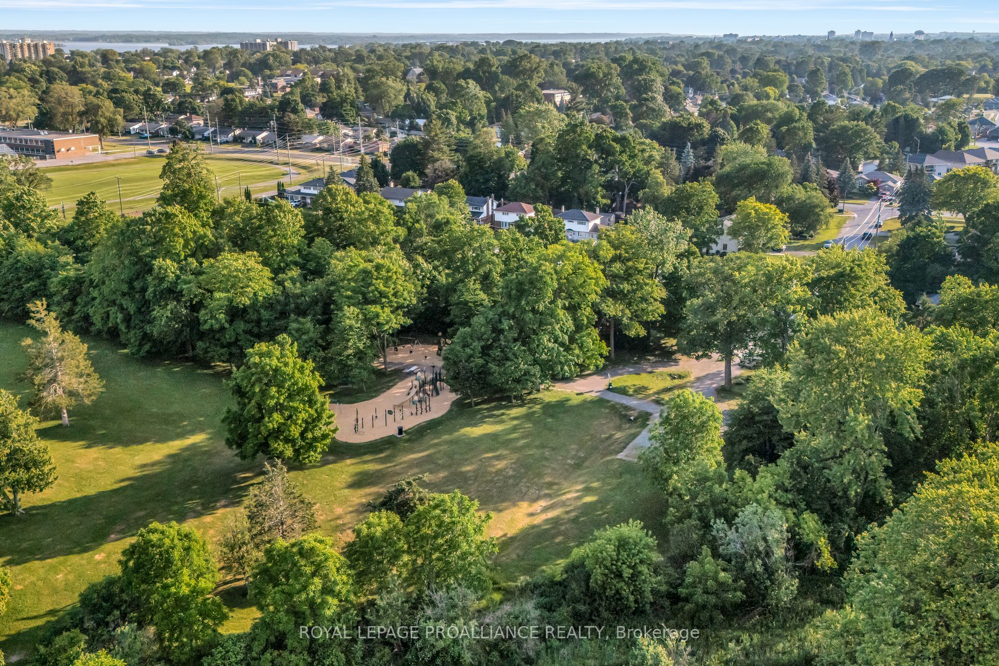 27 Forest Hill Crescent Property Photo 5