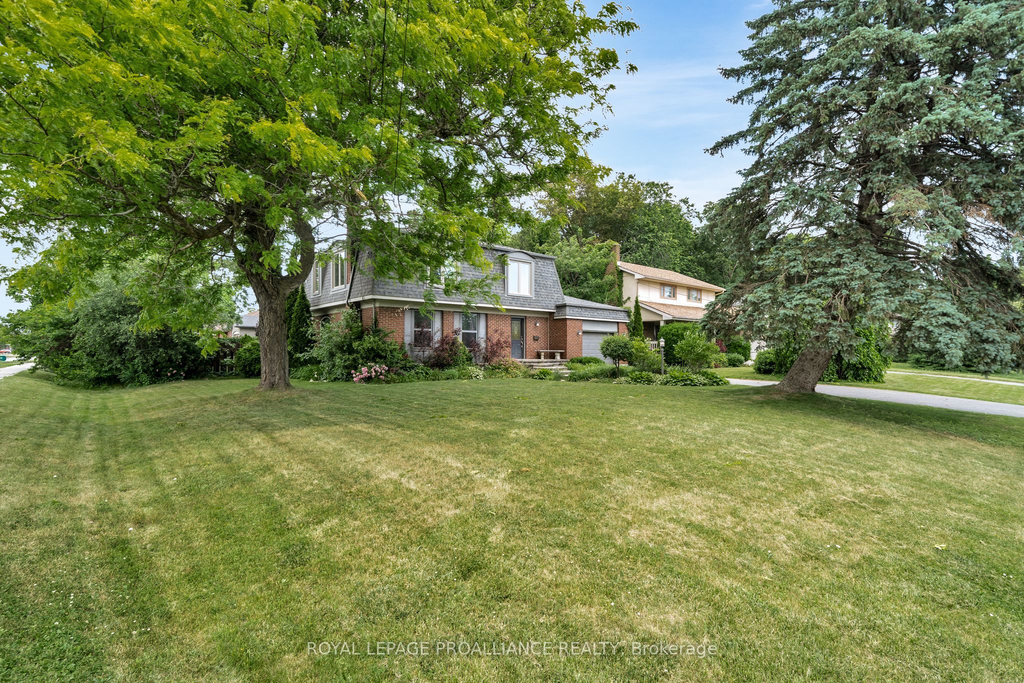 27 Forest Hill Crescent Property Photo 6