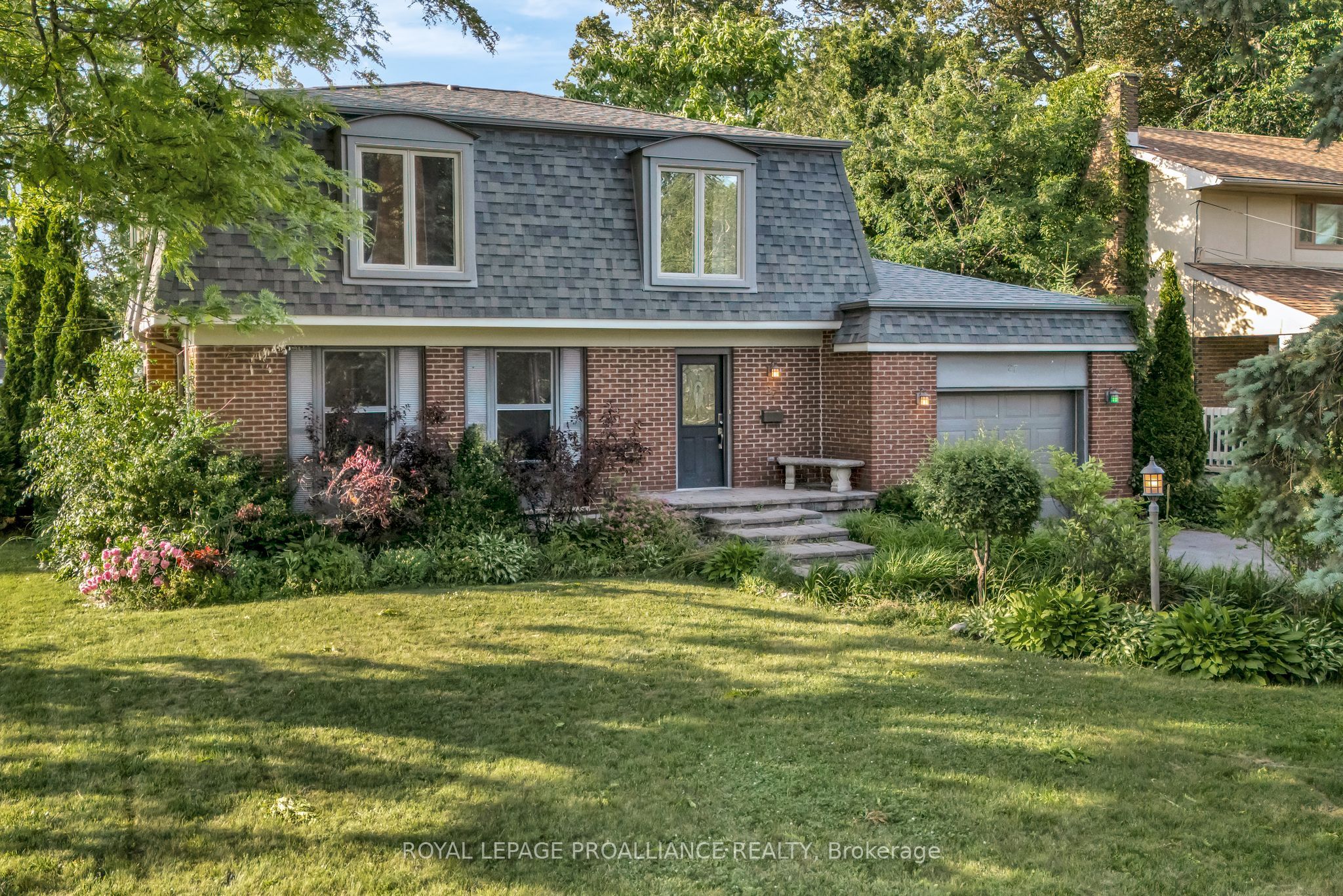 27 Forest Hill Crescent Property Photo 7