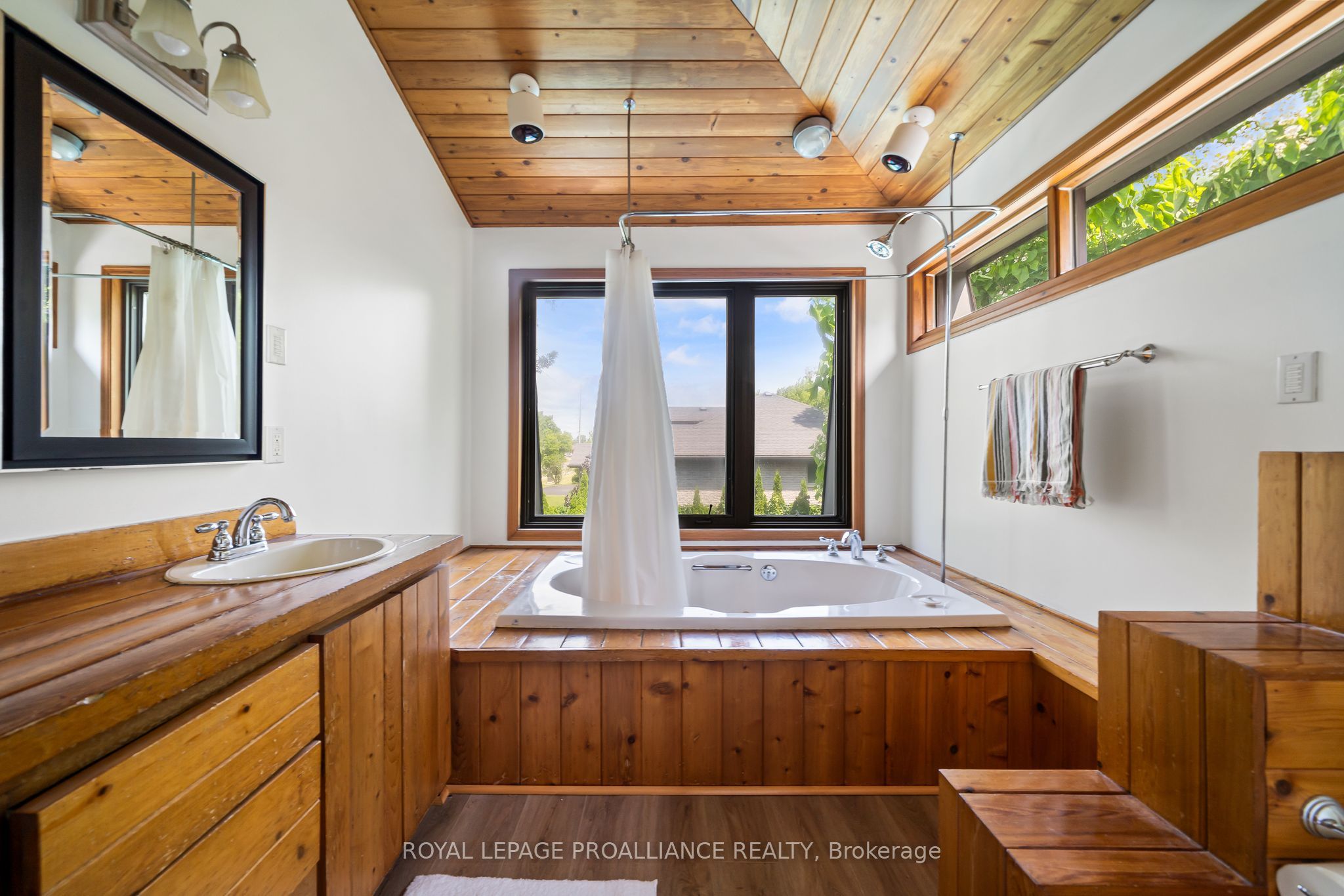 27 Forest Hill Crescent Property Photo 22