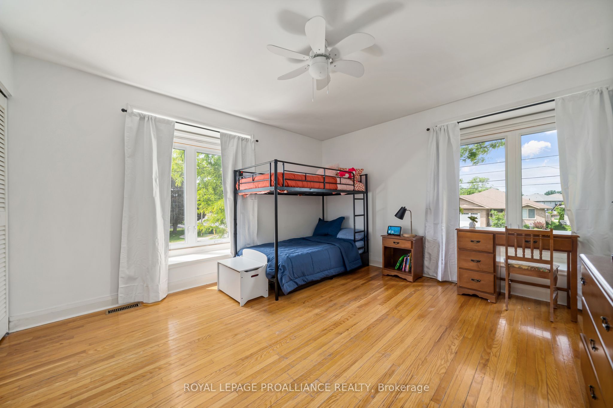 27 Forest Hill Crescent Property Photo 24