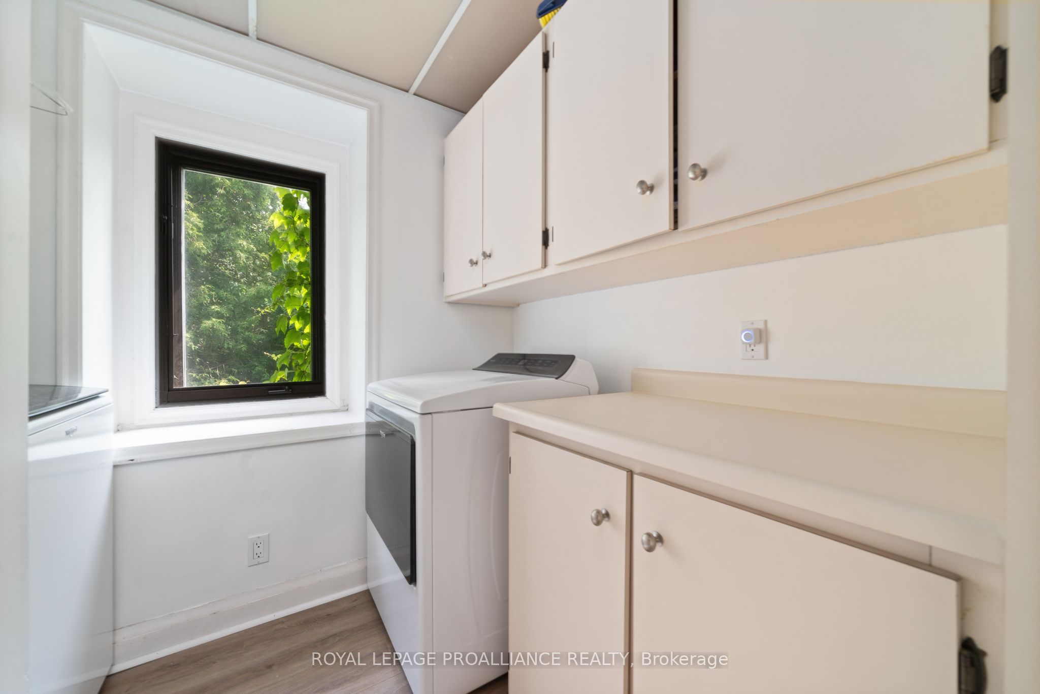 27 Forest Hill Crescent Property Photo 28