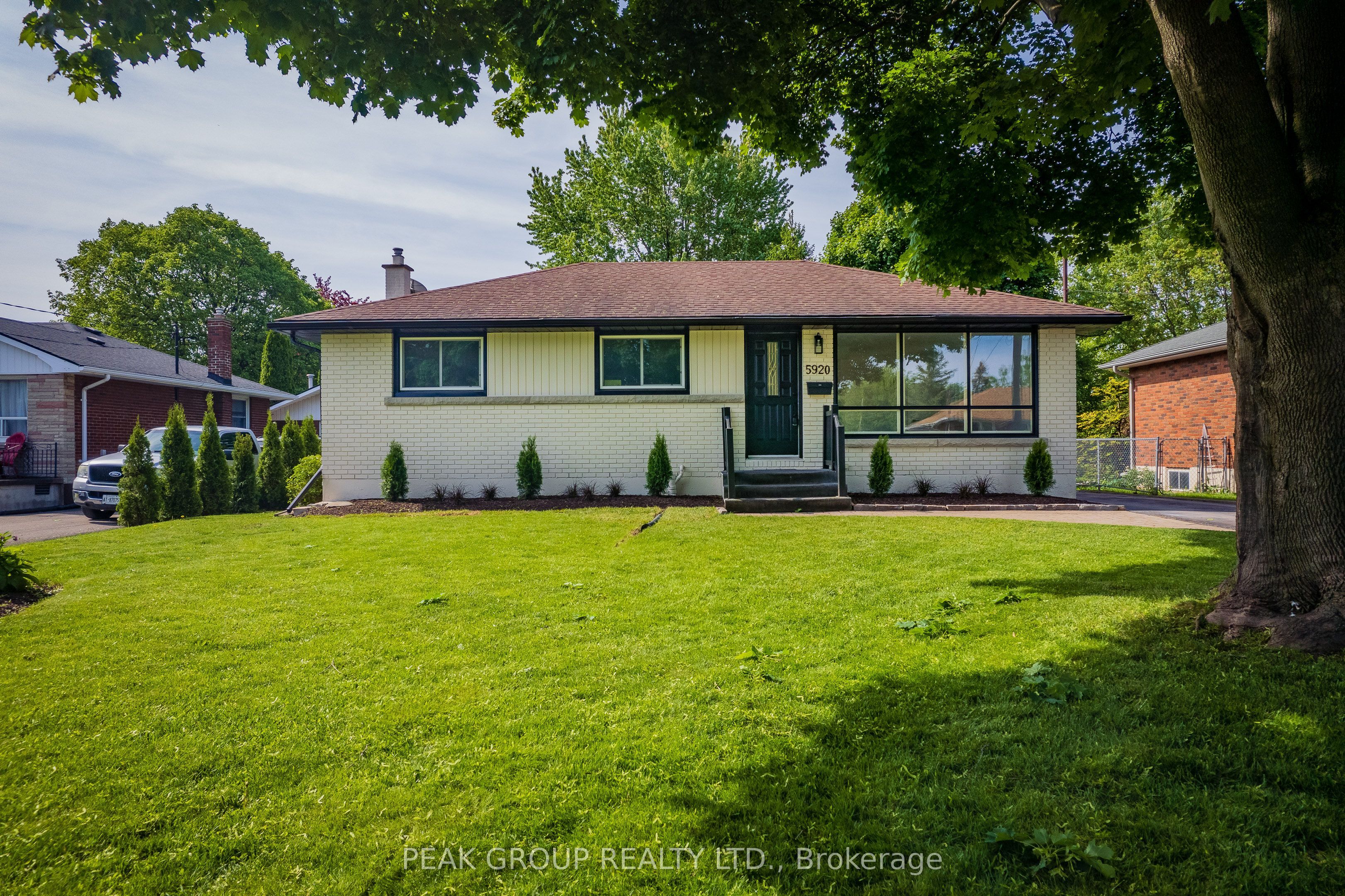 5920 SILVERWOOD Crescent Property Photo 1
