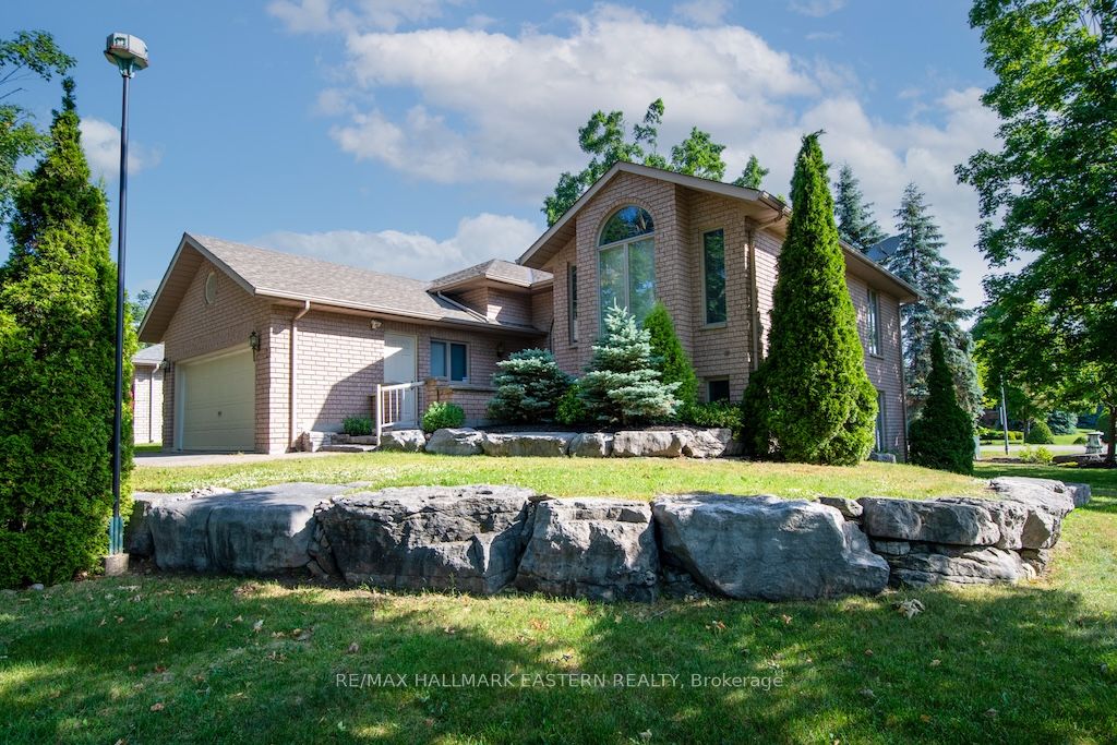 2 Huntingwood Crescent Property Photo 2