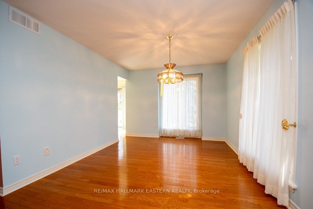 2 Huntingwood Crescent Property Photo 8