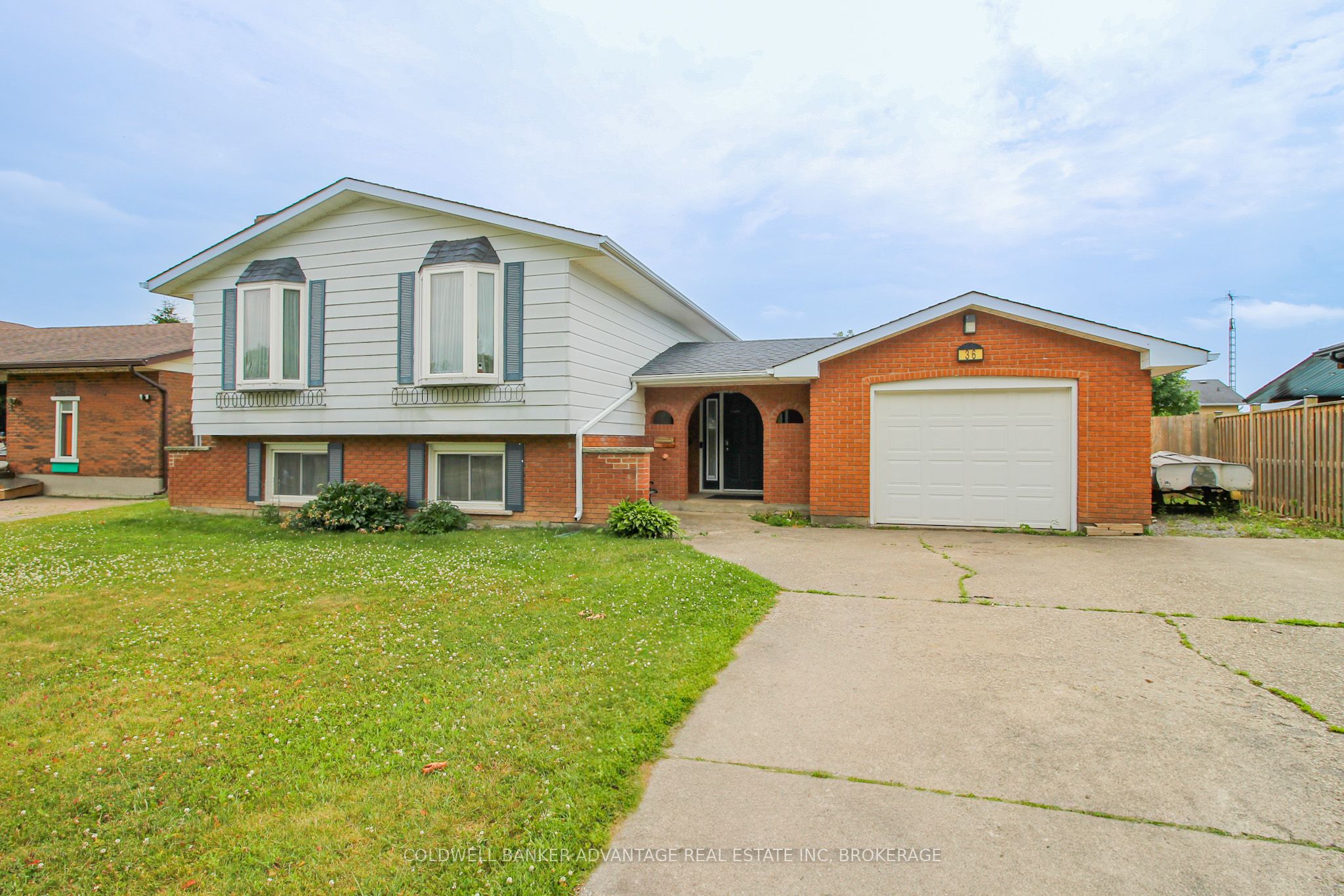 36 Wellbrook Boulevard Property Photo 1