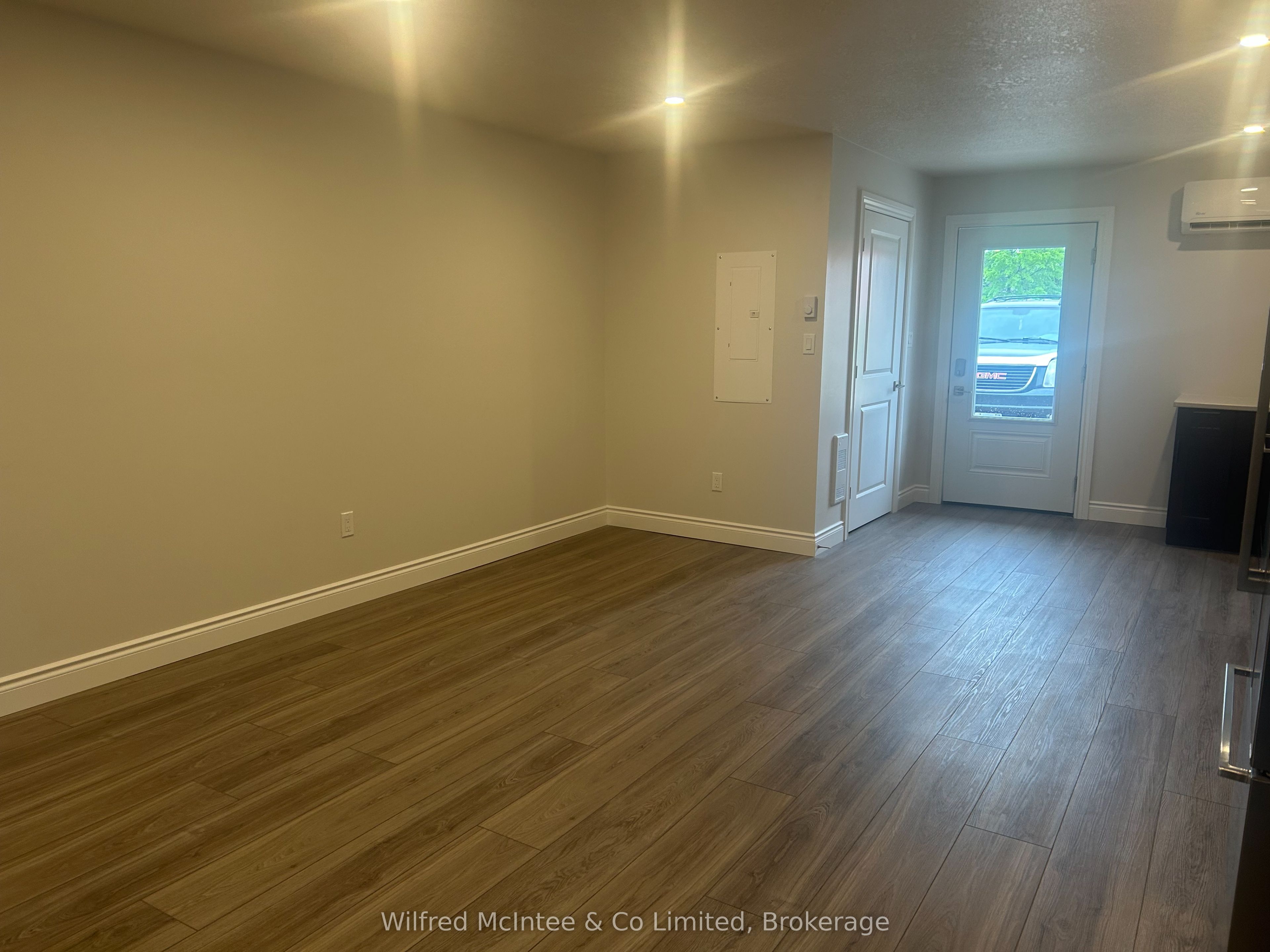 380 1st Avenue N 11 Property Photo 2