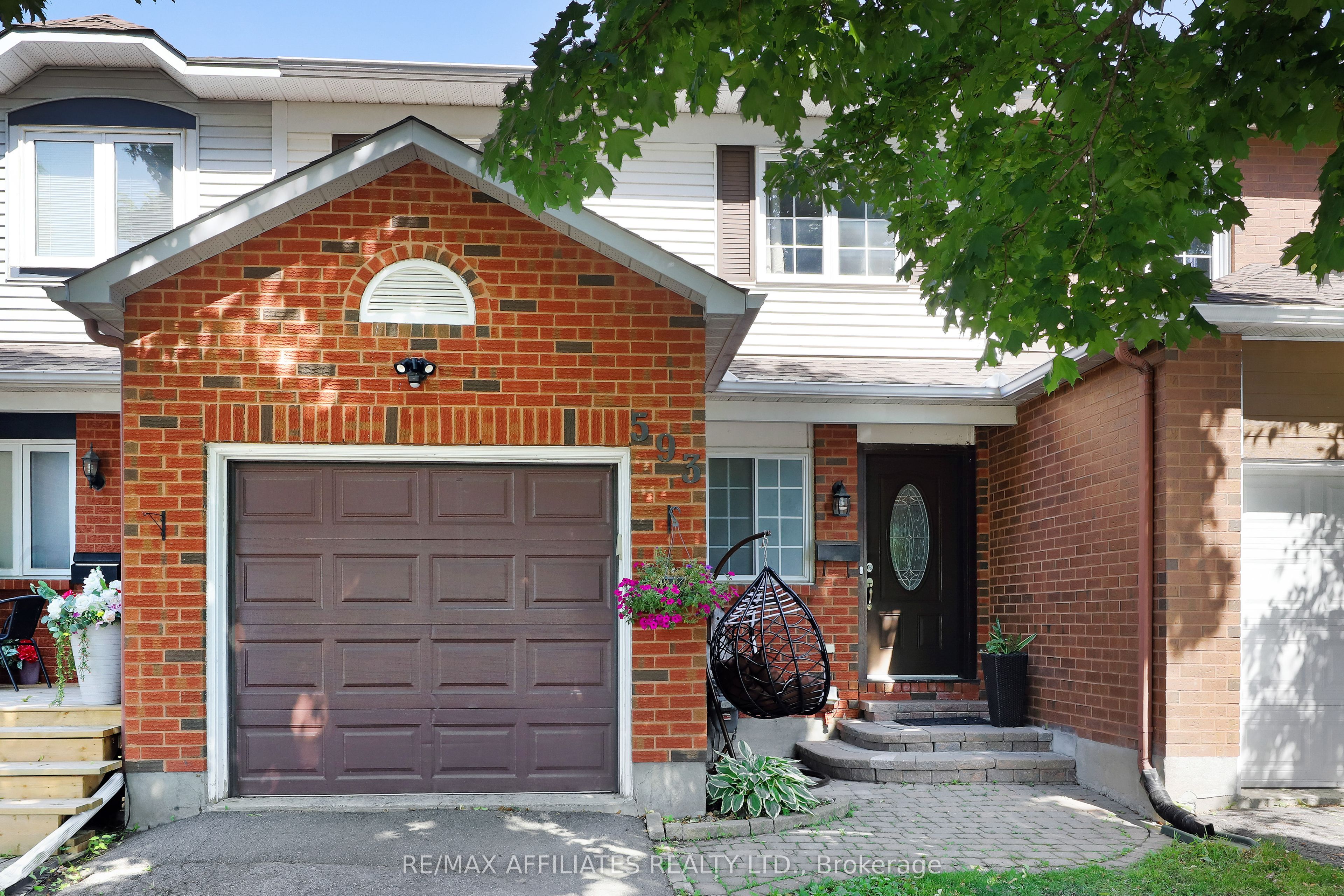 593 Latour Crescent Property Photo 2