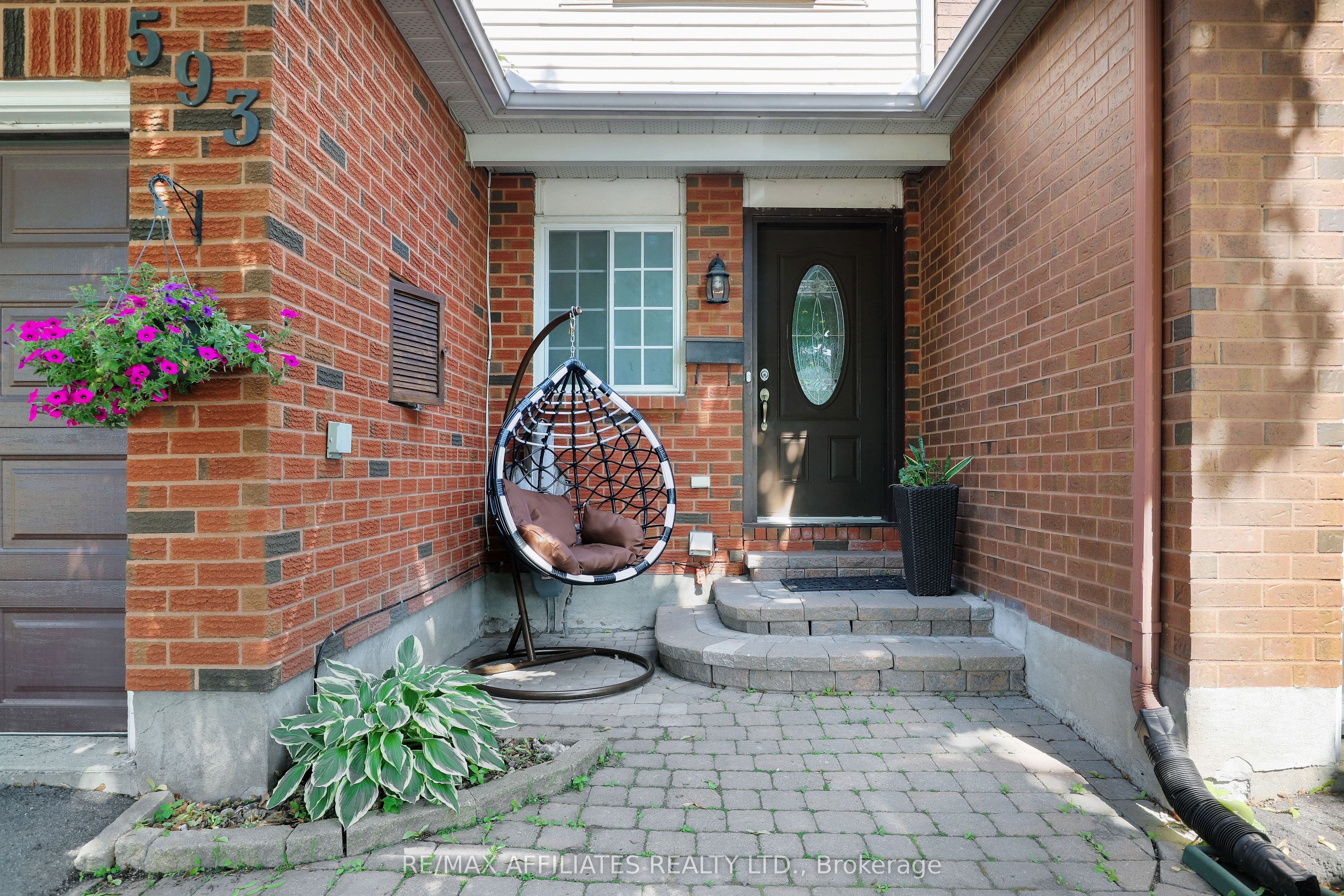 593 Latour Crescent Property Photo 3
