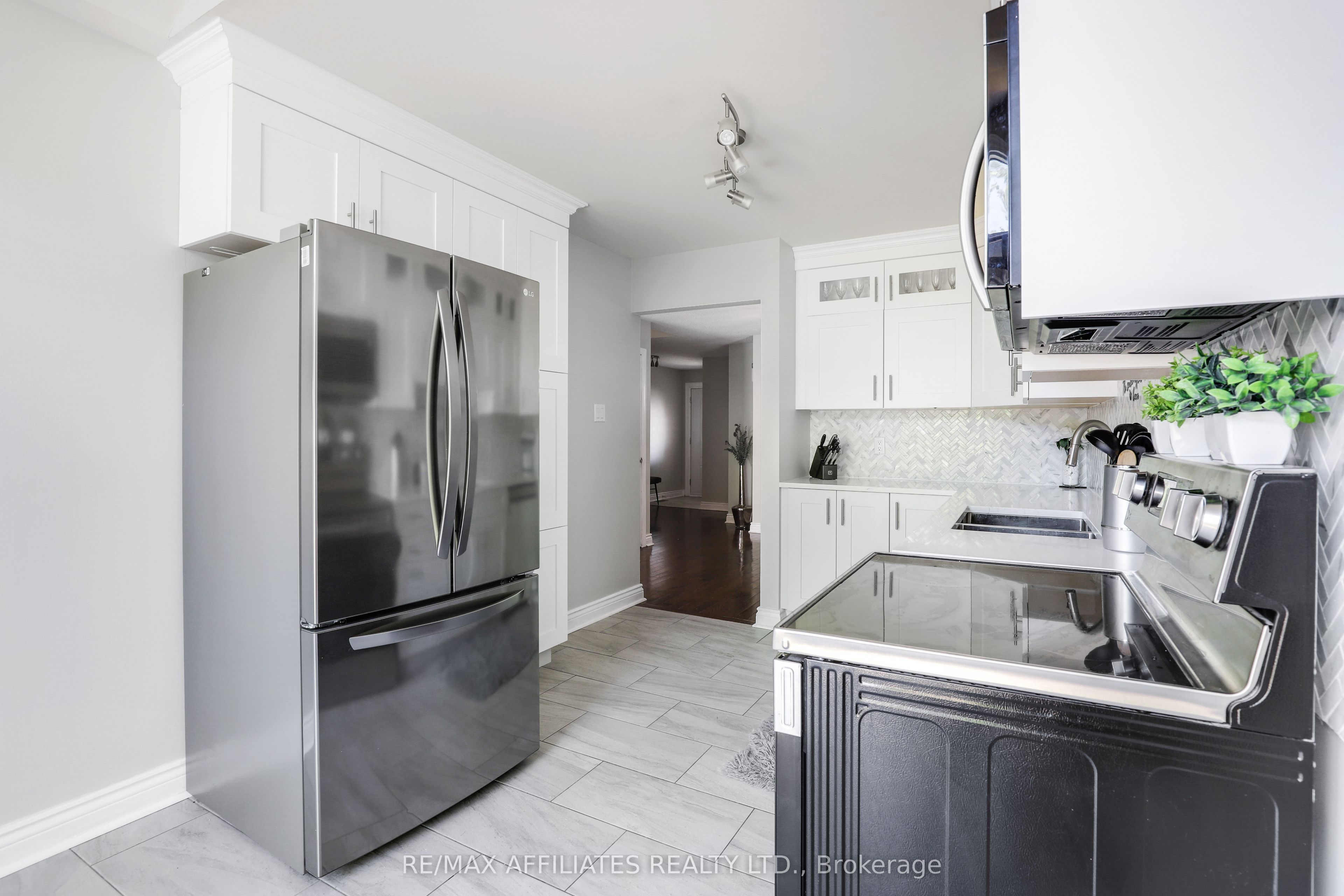 593 Latour Crescent Property Photo 12