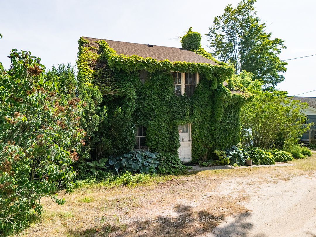 12851 Old Lakeshore Road E Property Photo 8