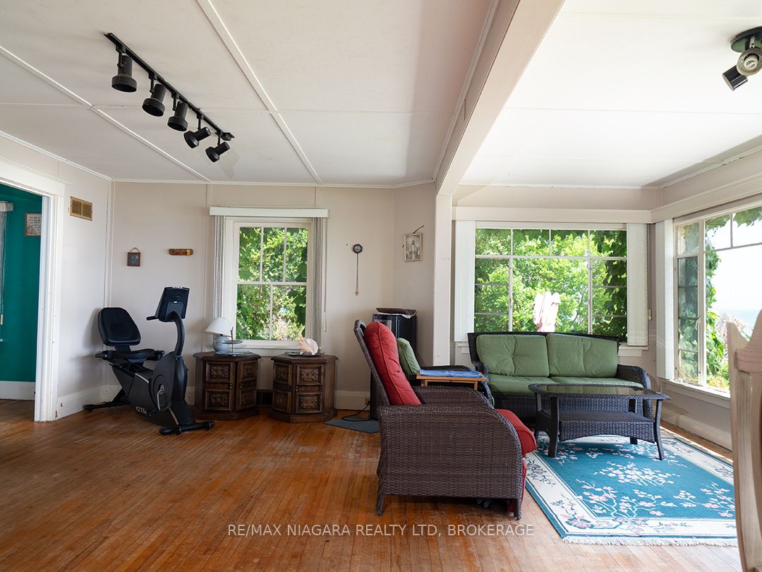 12851 Old Lakeshore Road E Property Photo 12