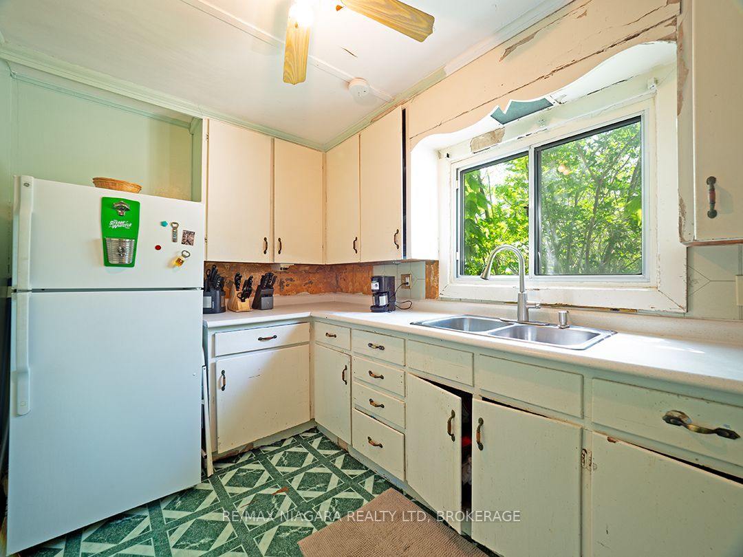 12851 Old Lakeshore Road E Property Photo 13