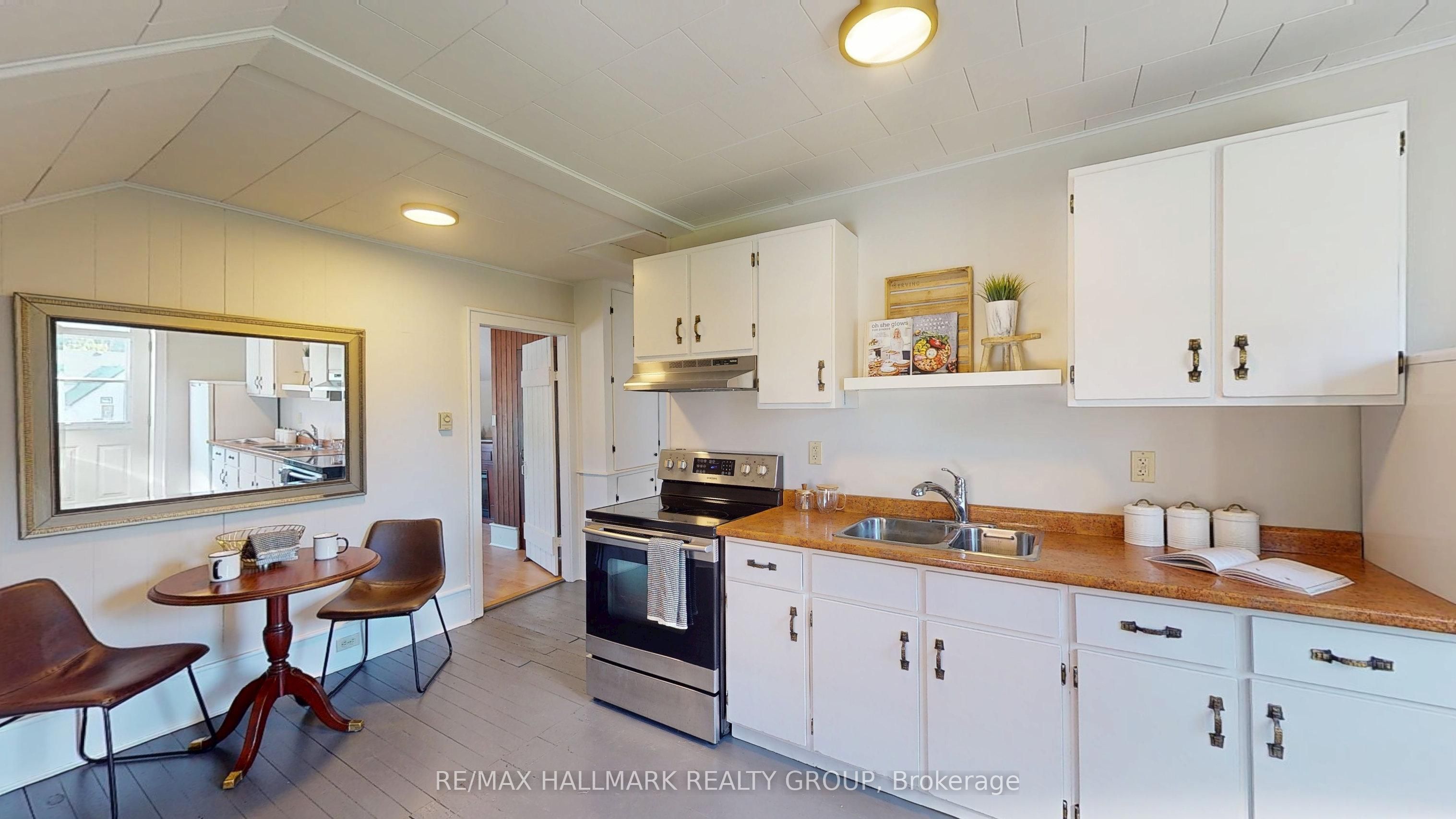 10 Wellington Street E Property Photo 3