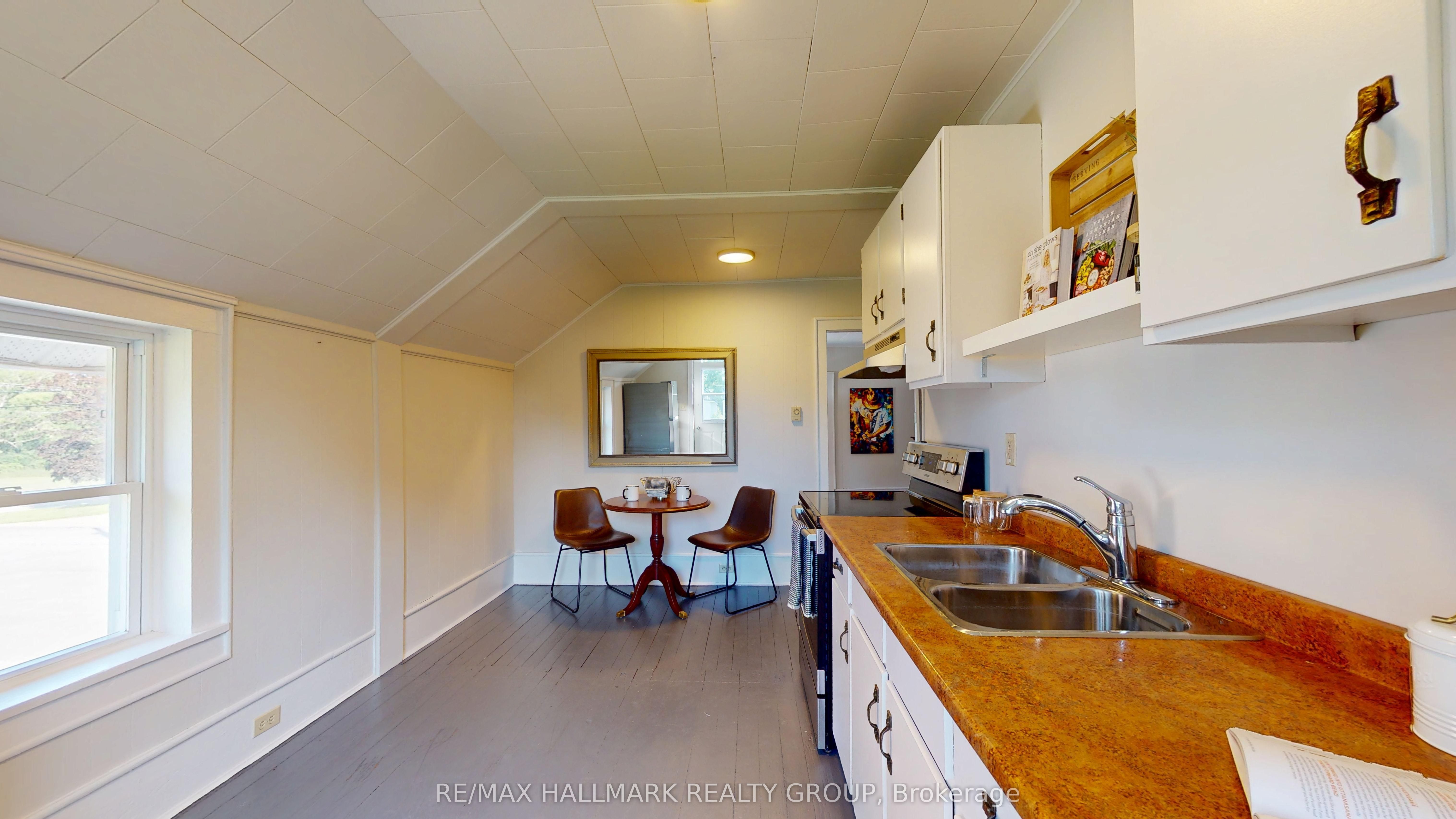 10 Wellington Street E Property Photo 4
