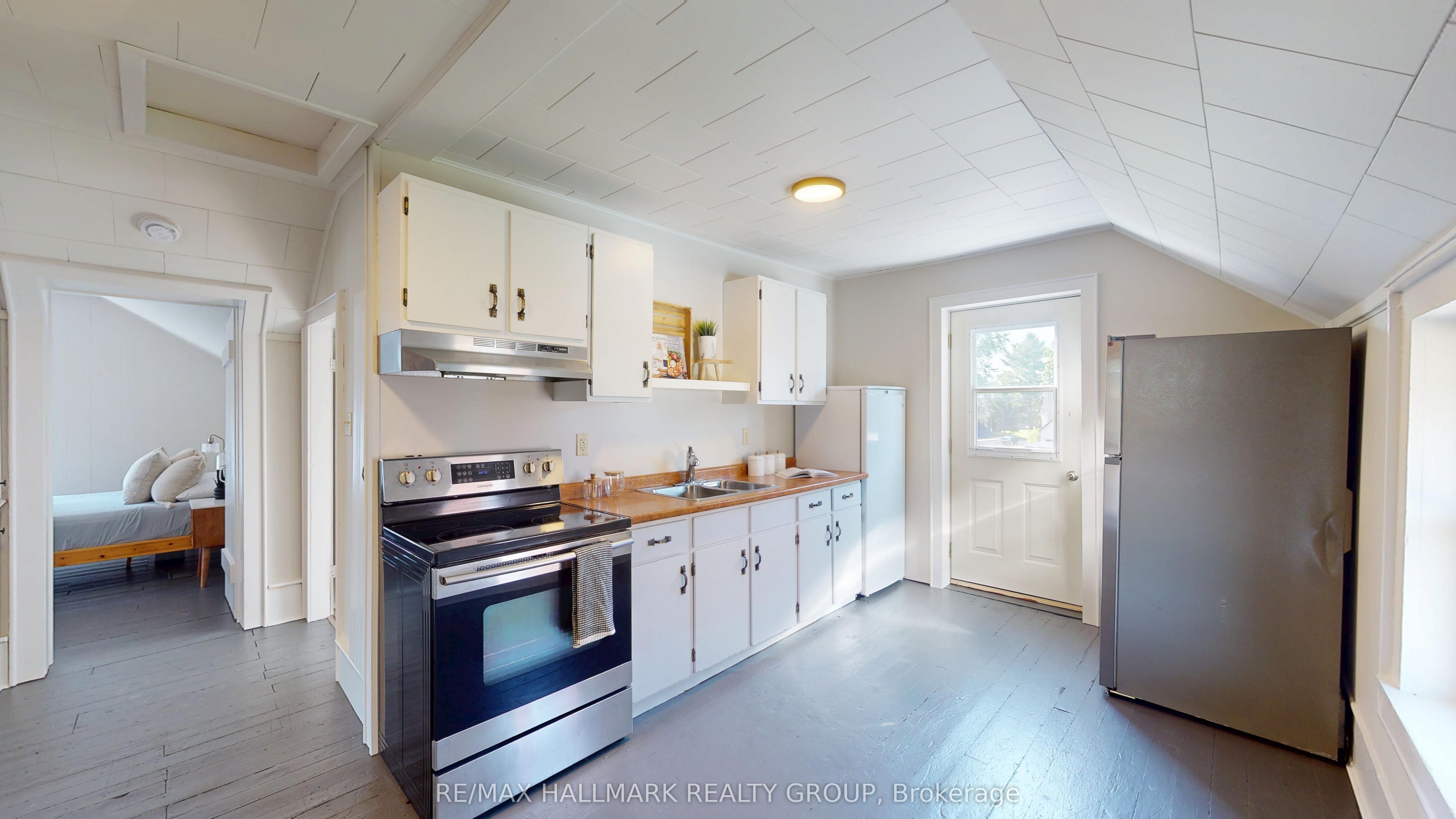 10 Wellington Street E Property Photo 6