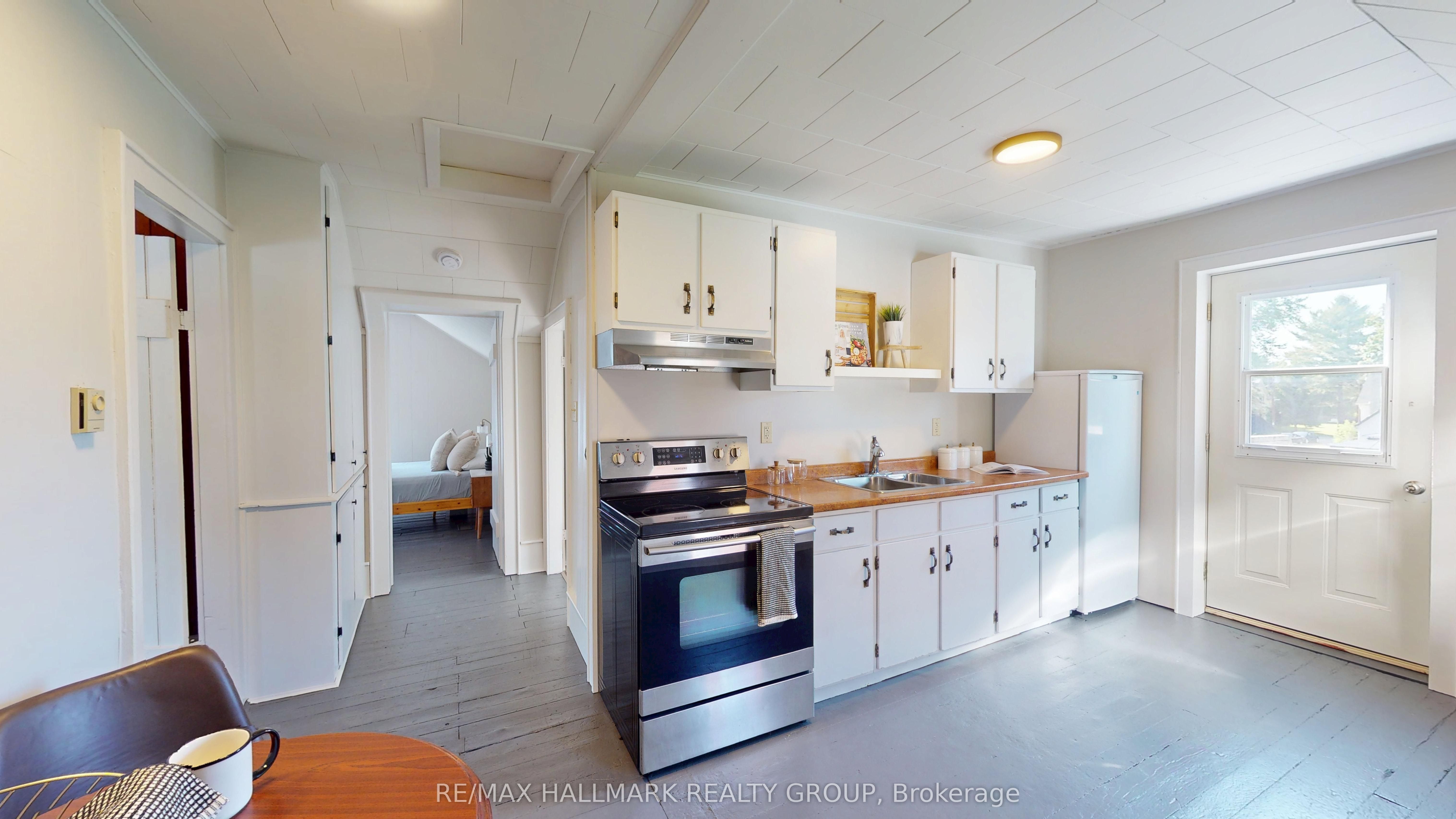 10 Wellington Street E Property Photo 7